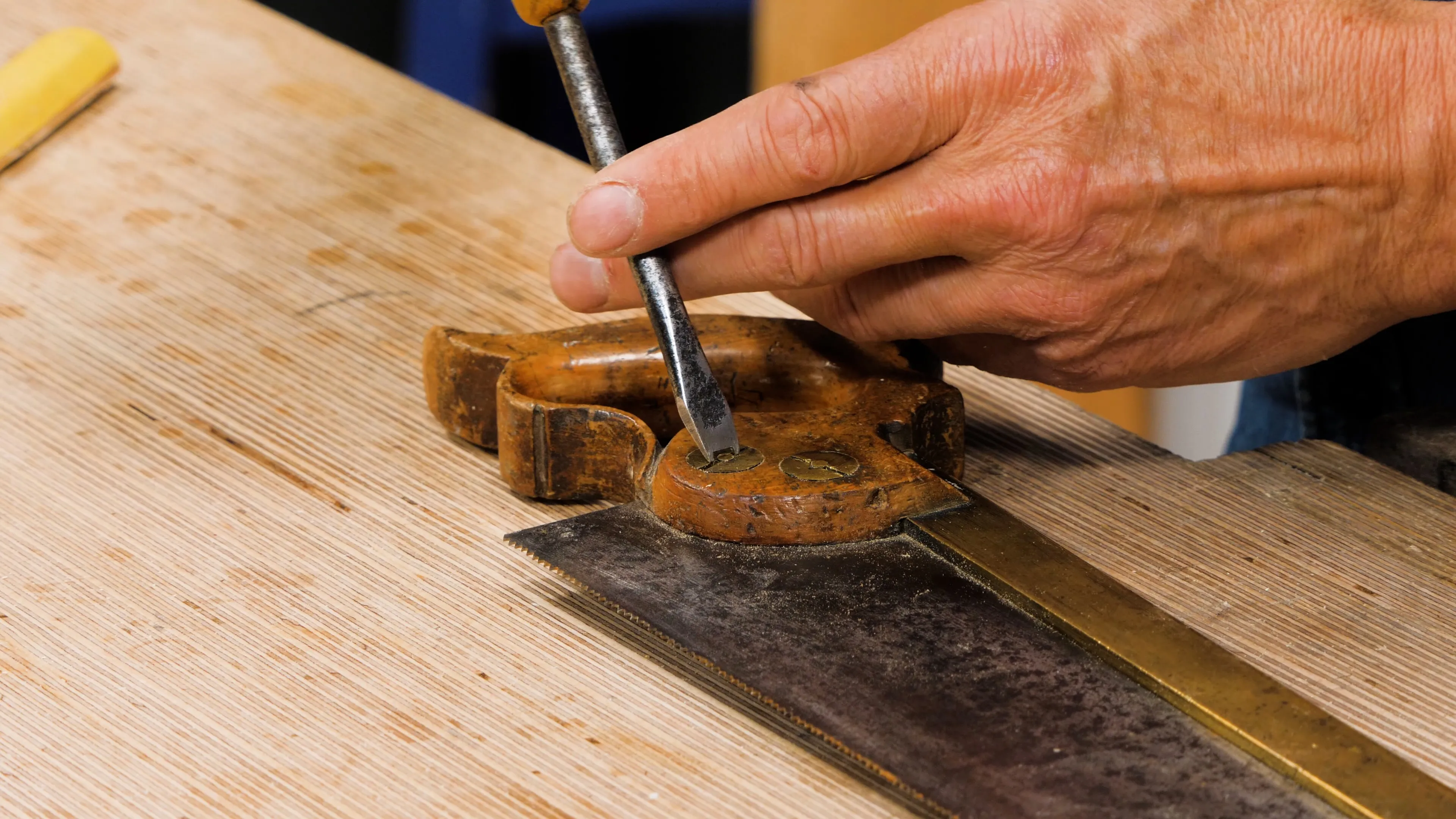 10 Quick Woodworking Tips (03).00_01_03_20.Still012