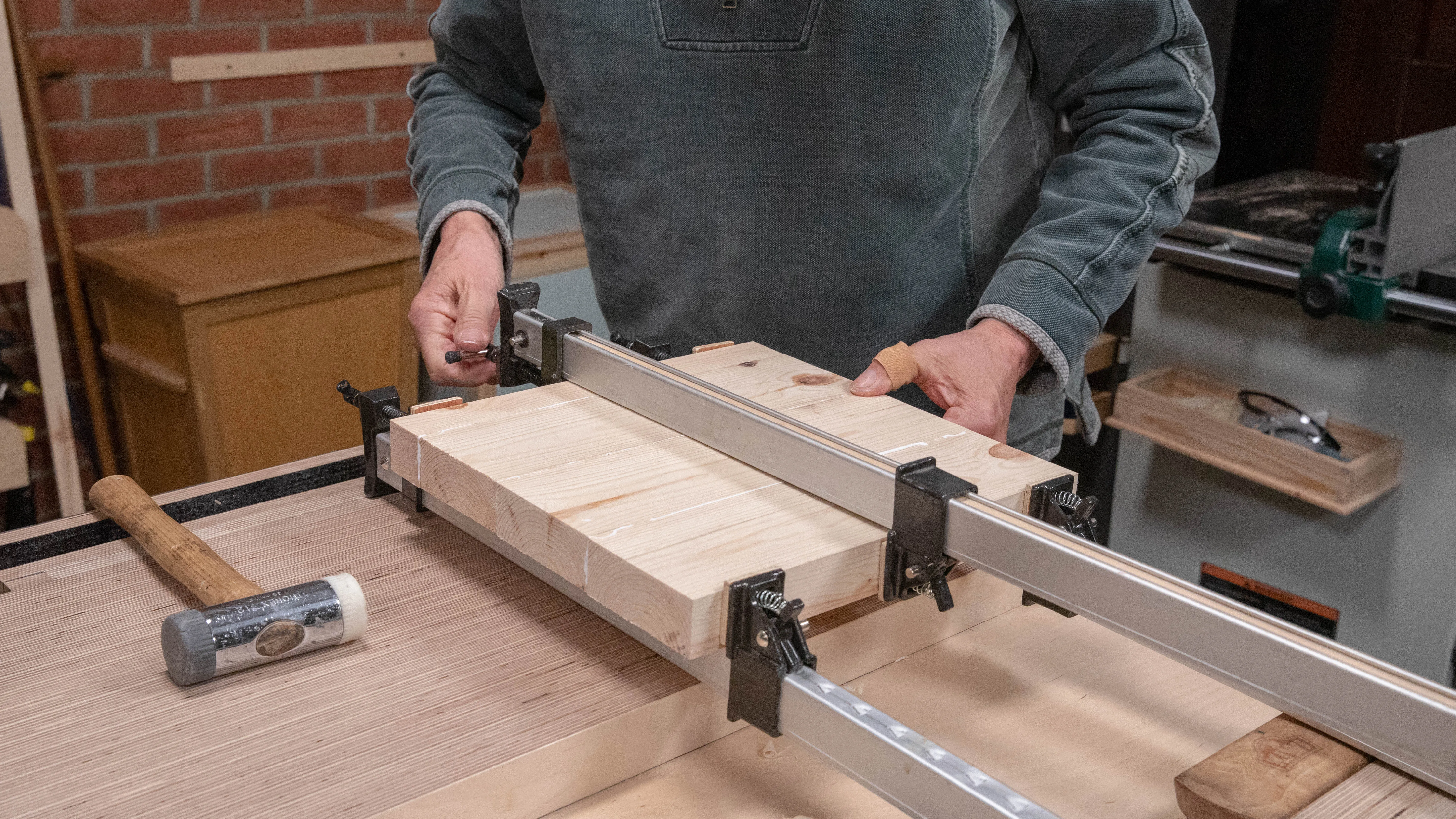 Apply a clamp from the top to balance out clamping pressure