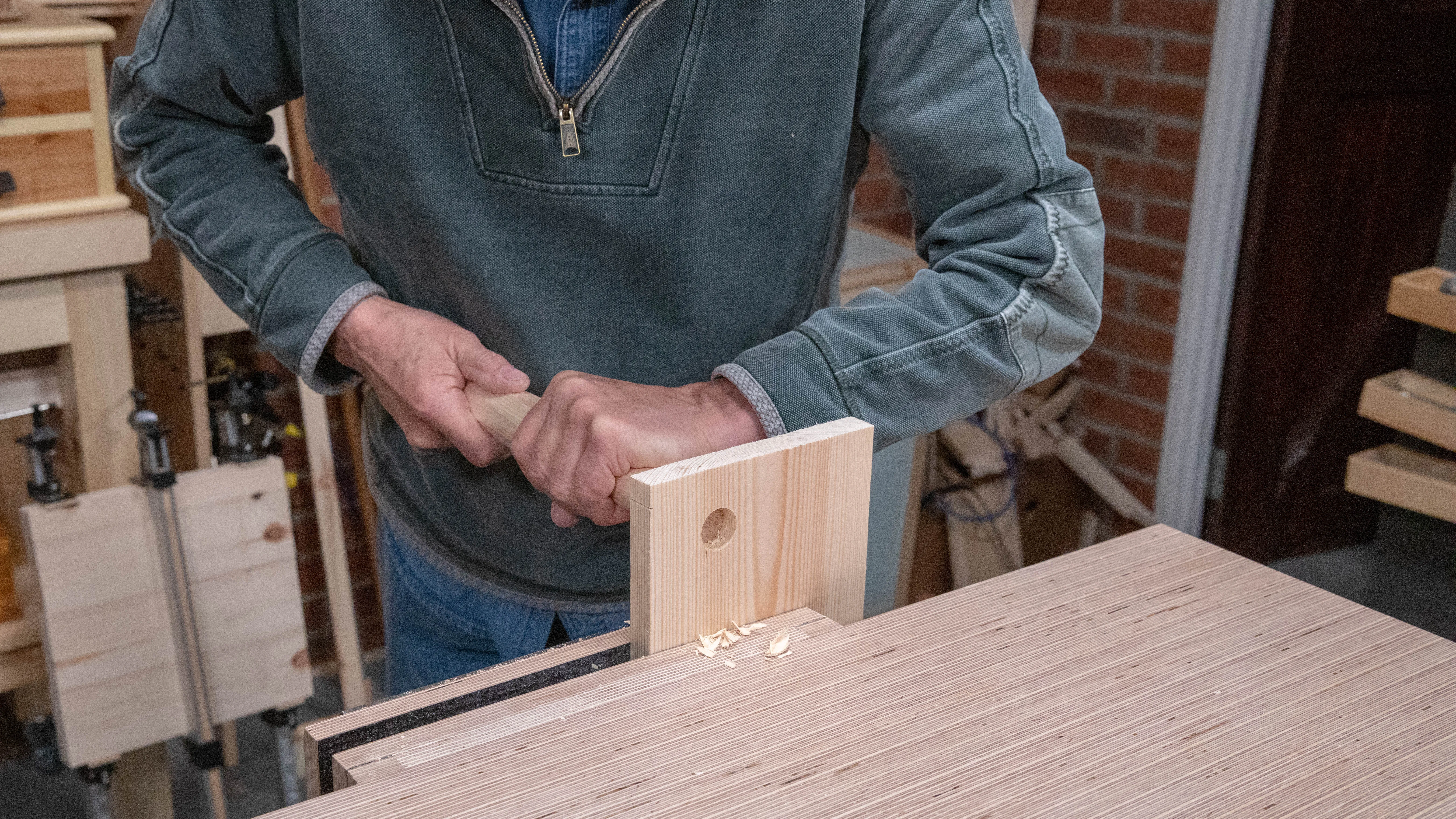 Turn the leg in the hole to create clear bruise marks (compression)