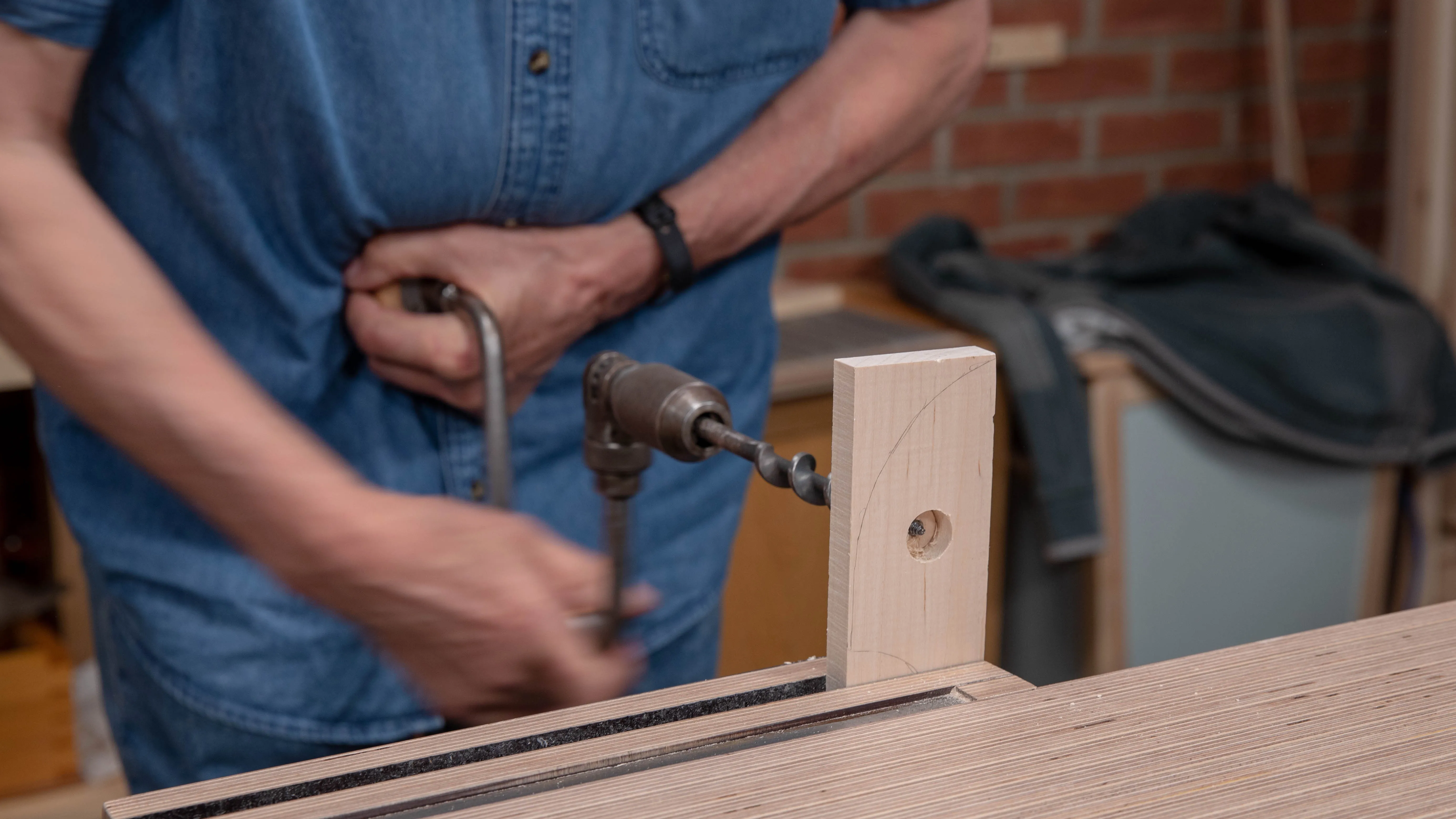 Insert the snail of the bit in the hole and finish off from the other side