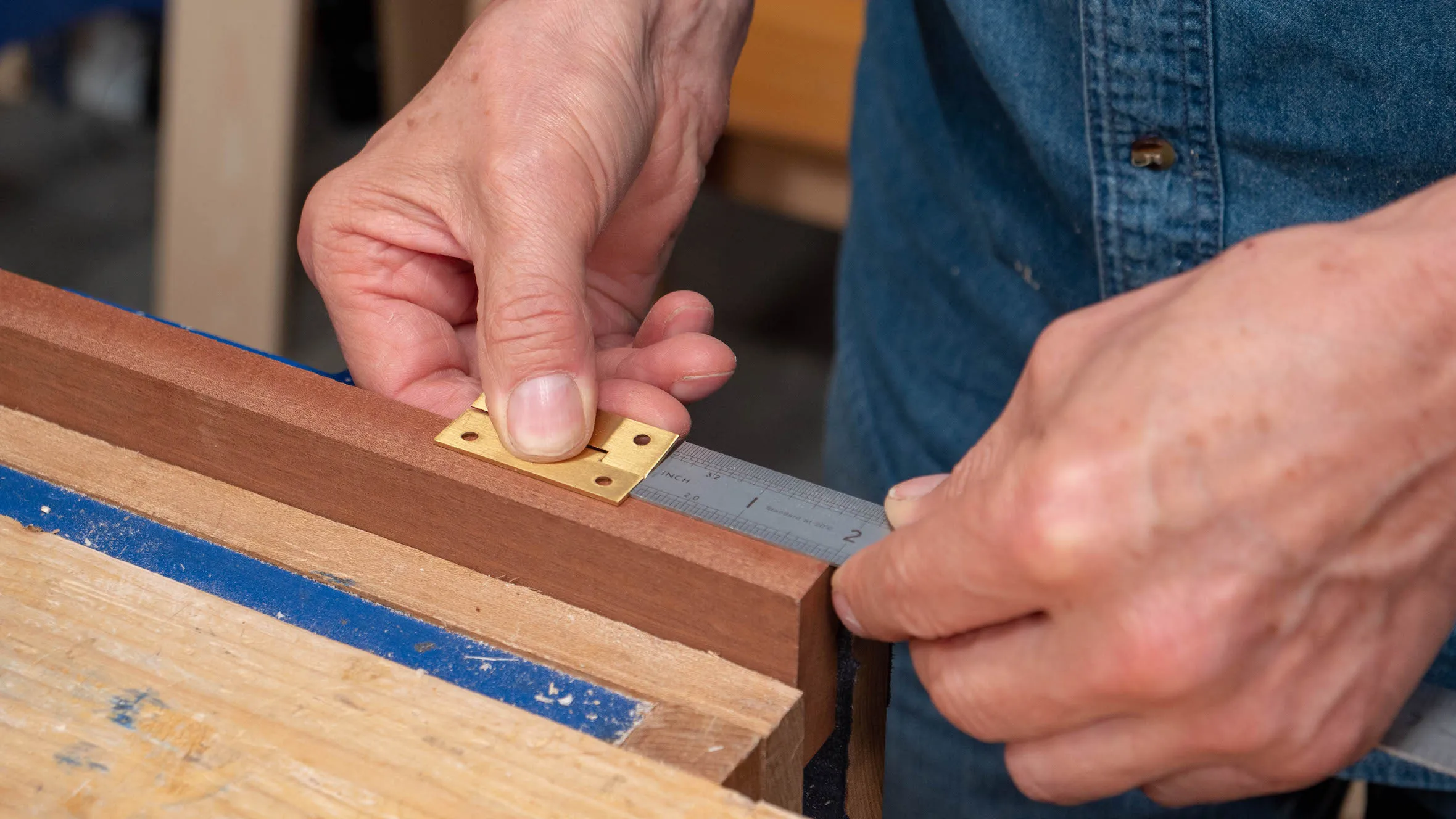 Measure out desired hinge position