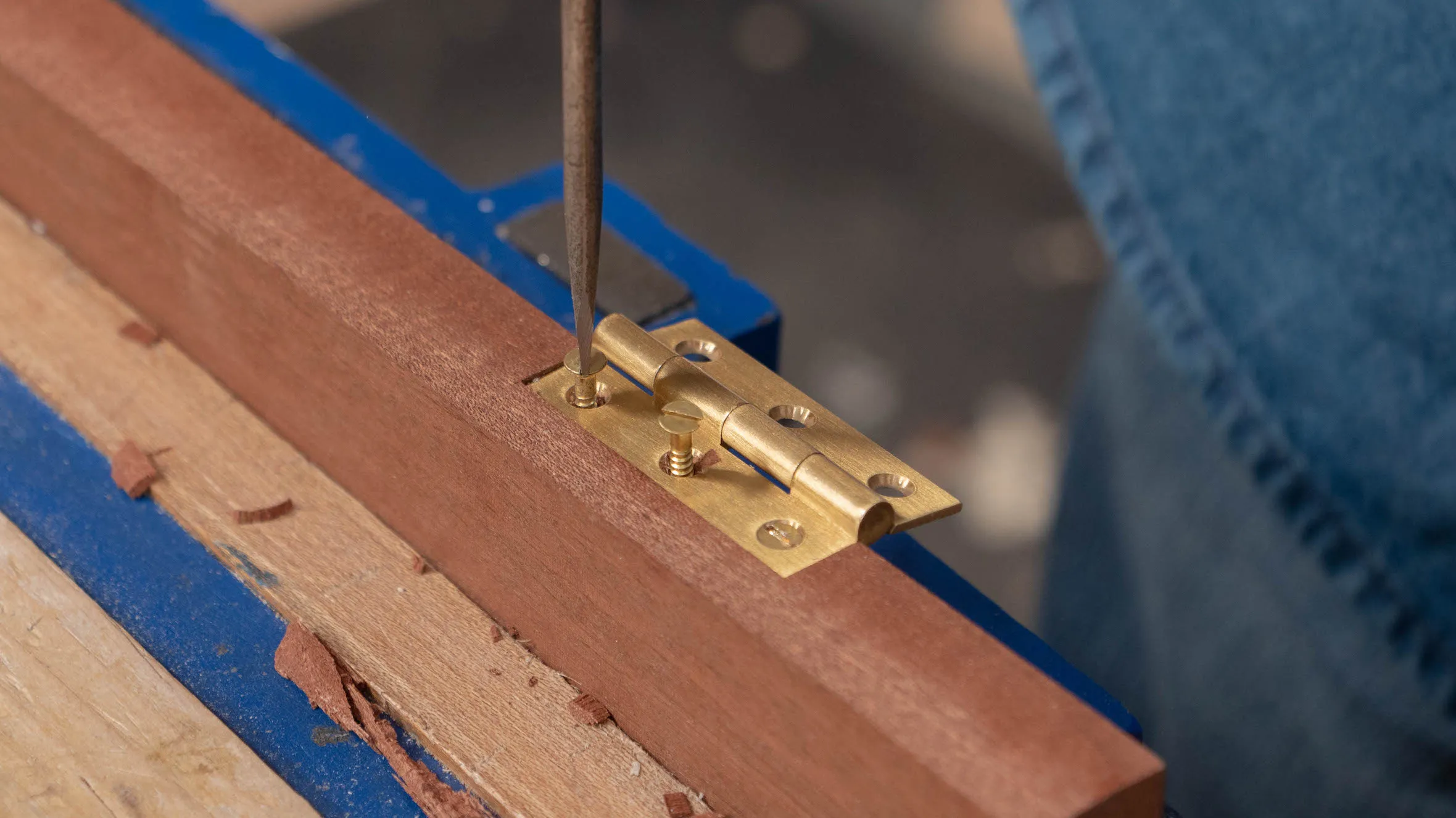 Screw in the remaining screws