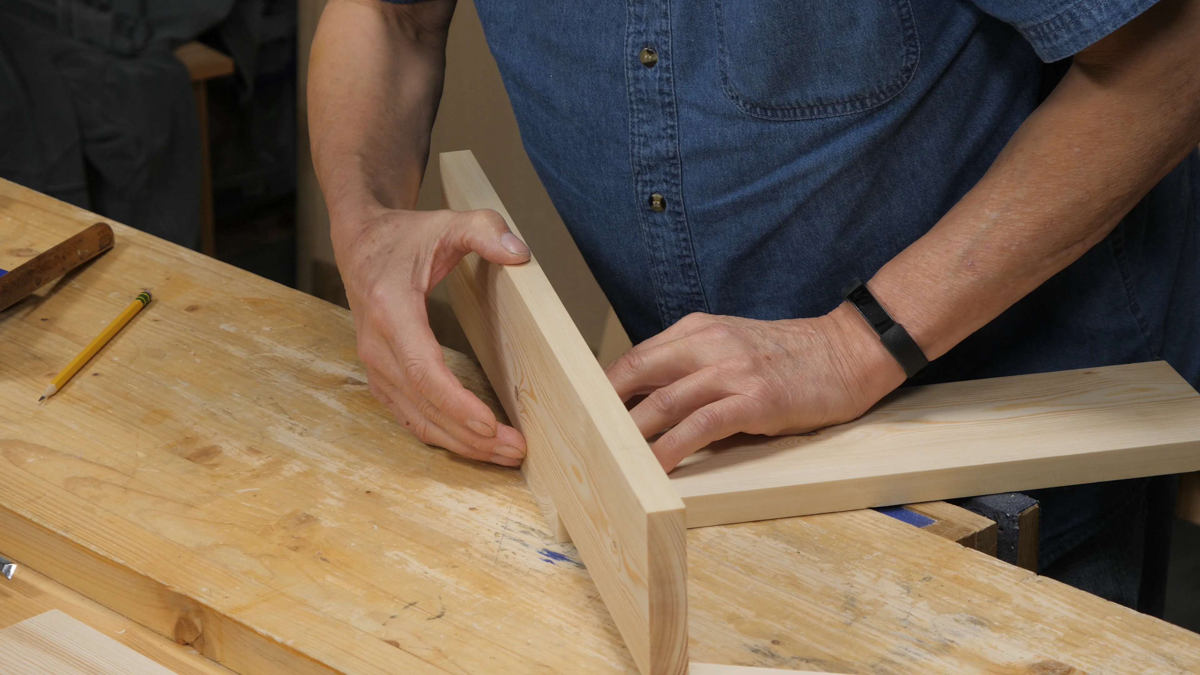 Align the side piece on the end of the top piece