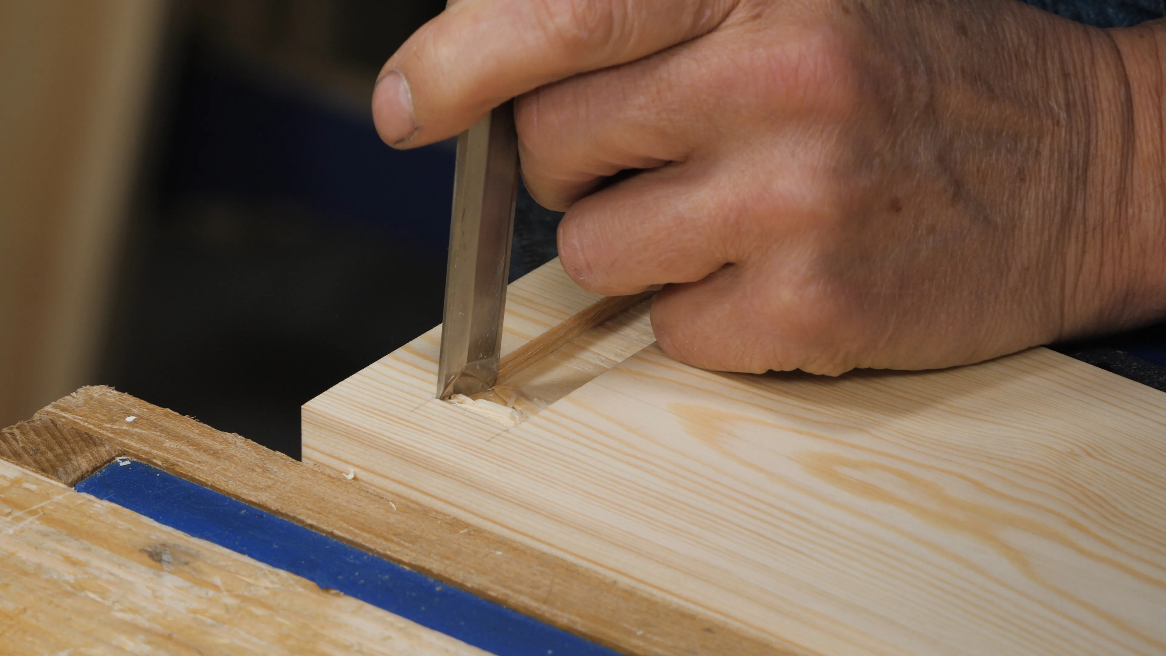 Trim the end of the recess accurately