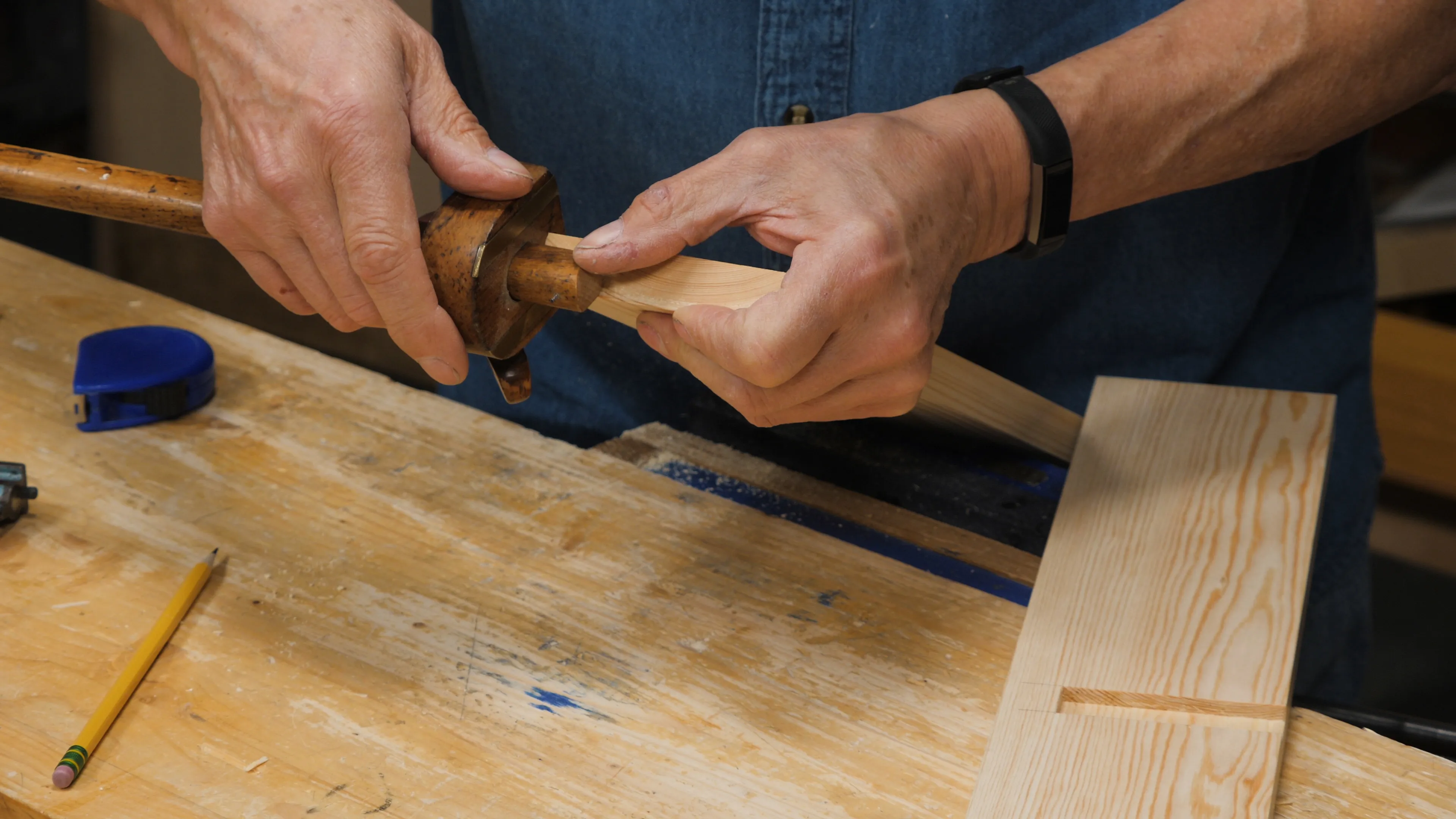 Mark gently across the end of your shelf …