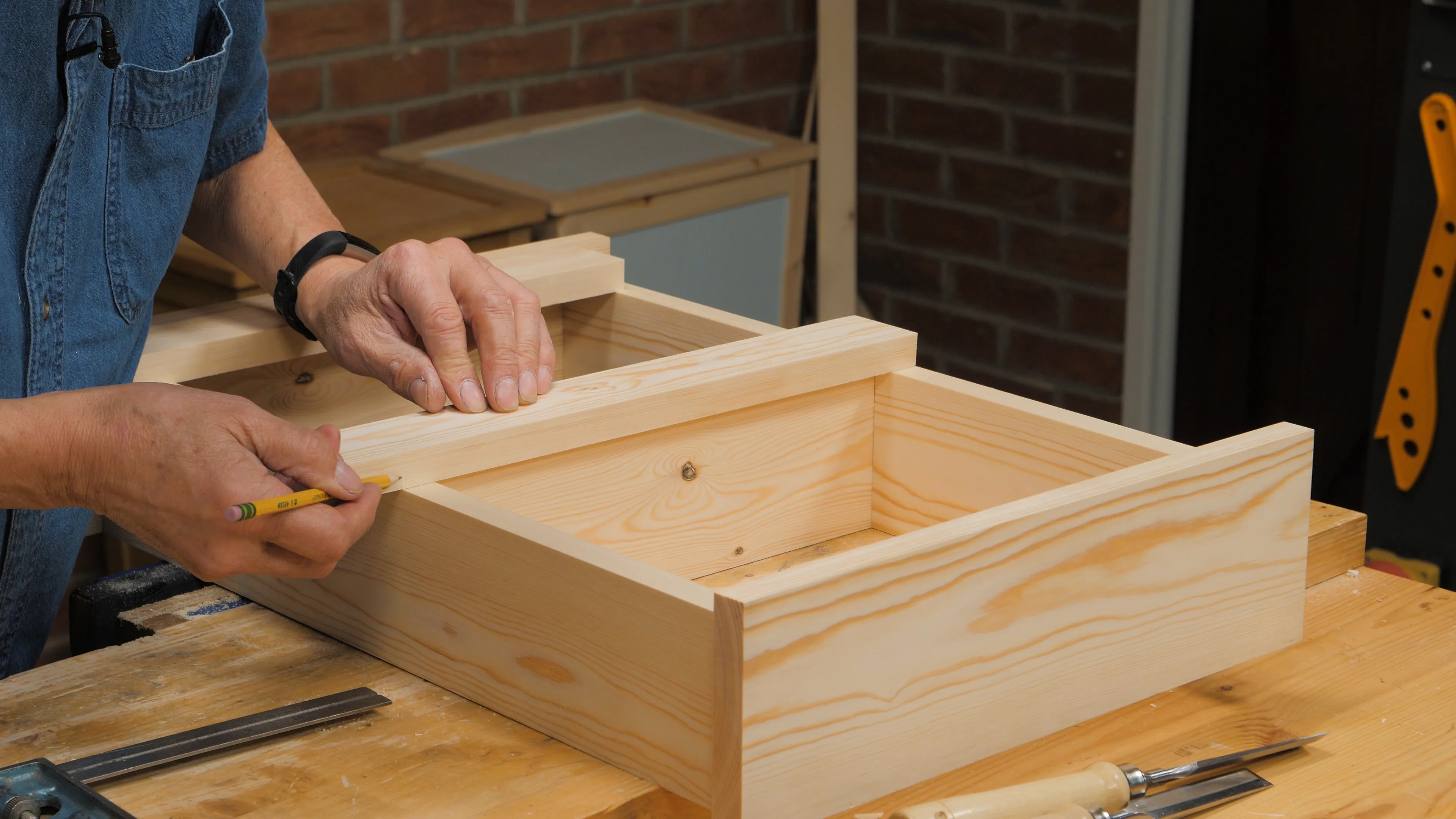 Mark the external width