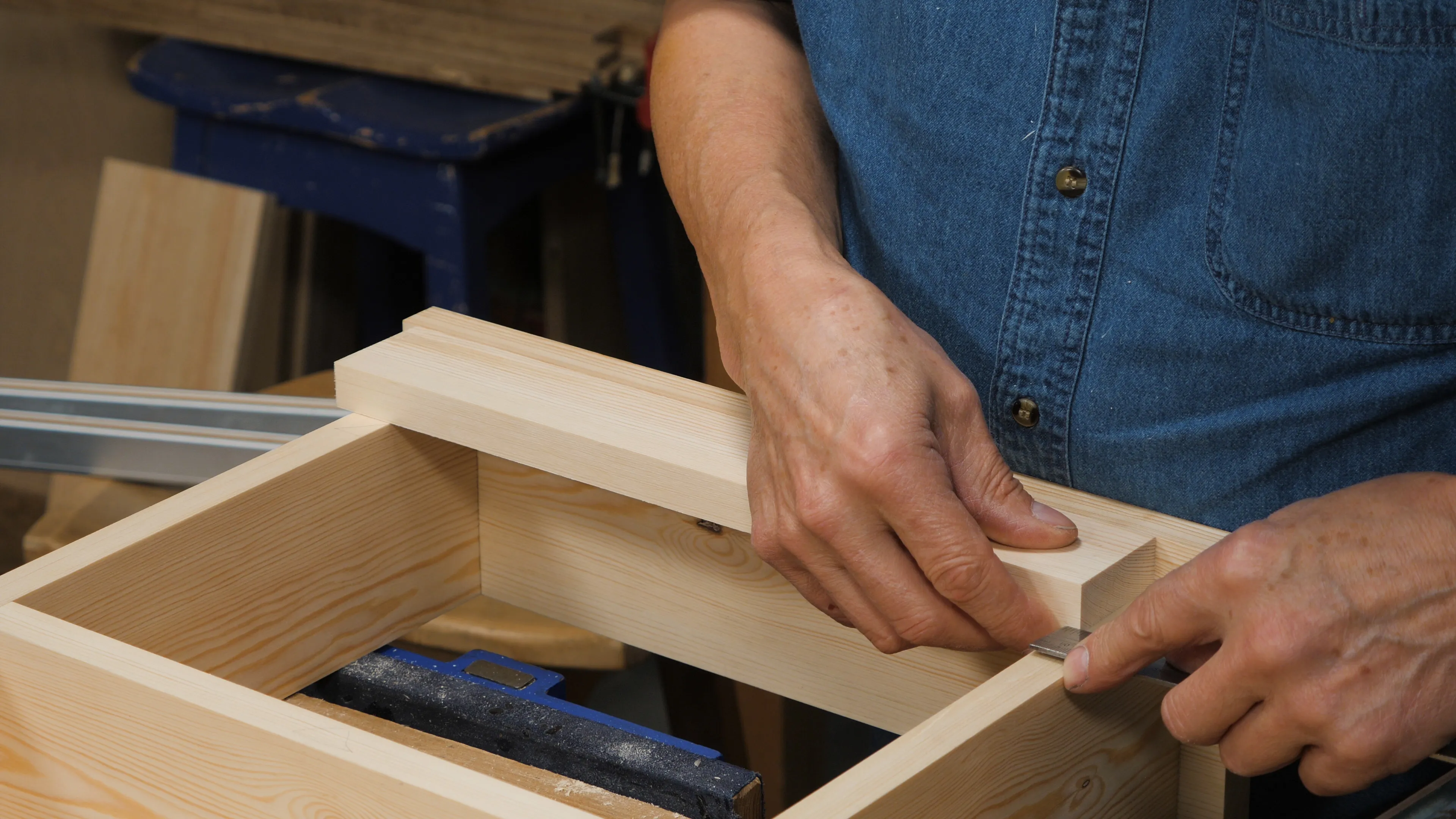 Position one end 1/4" (6mm) in from the inside face