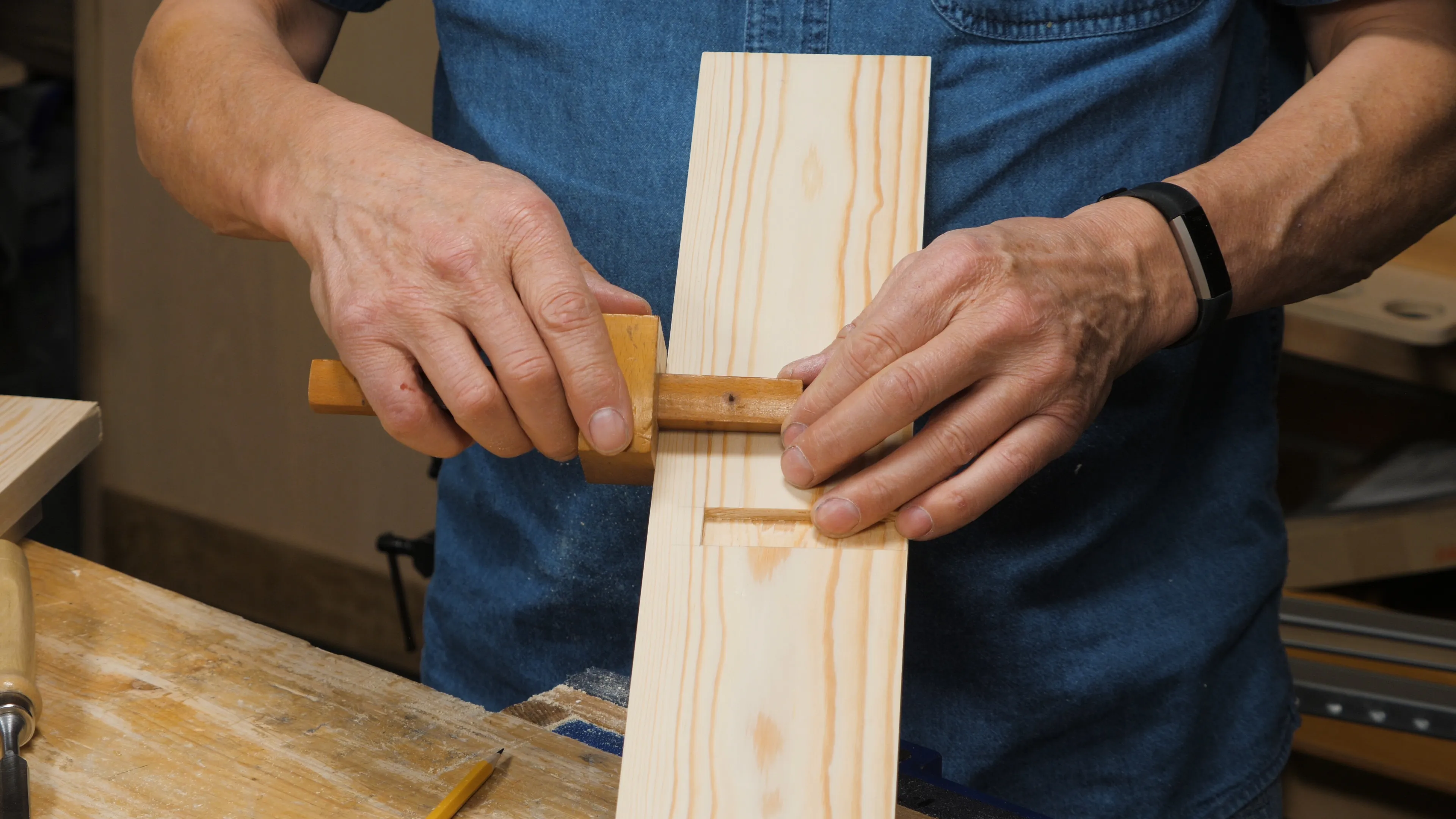 Run your gauge between the pencil lines