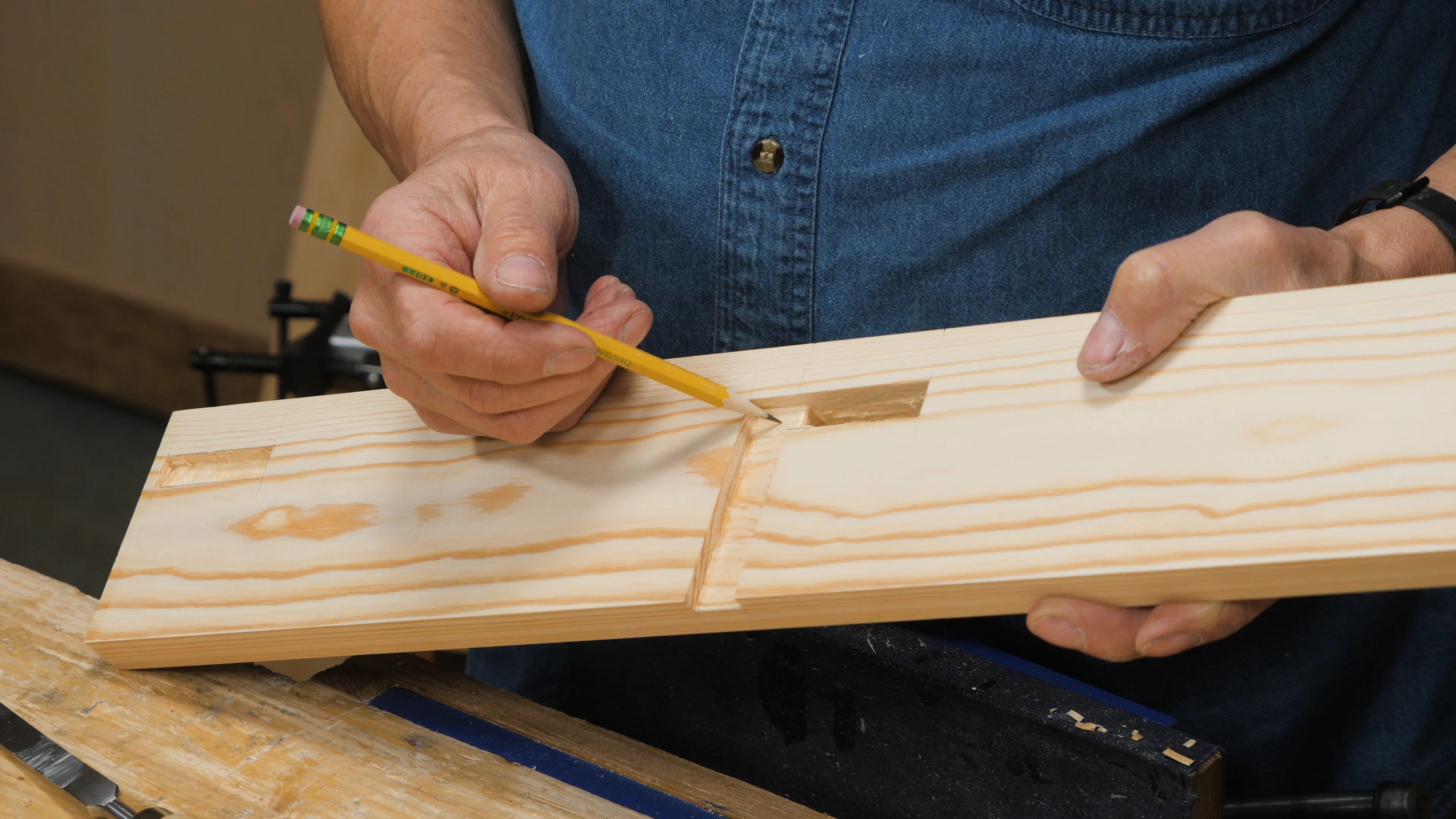 When chopping from the outside face, be particularly conscious of the risk of splitting the fibres on the recess