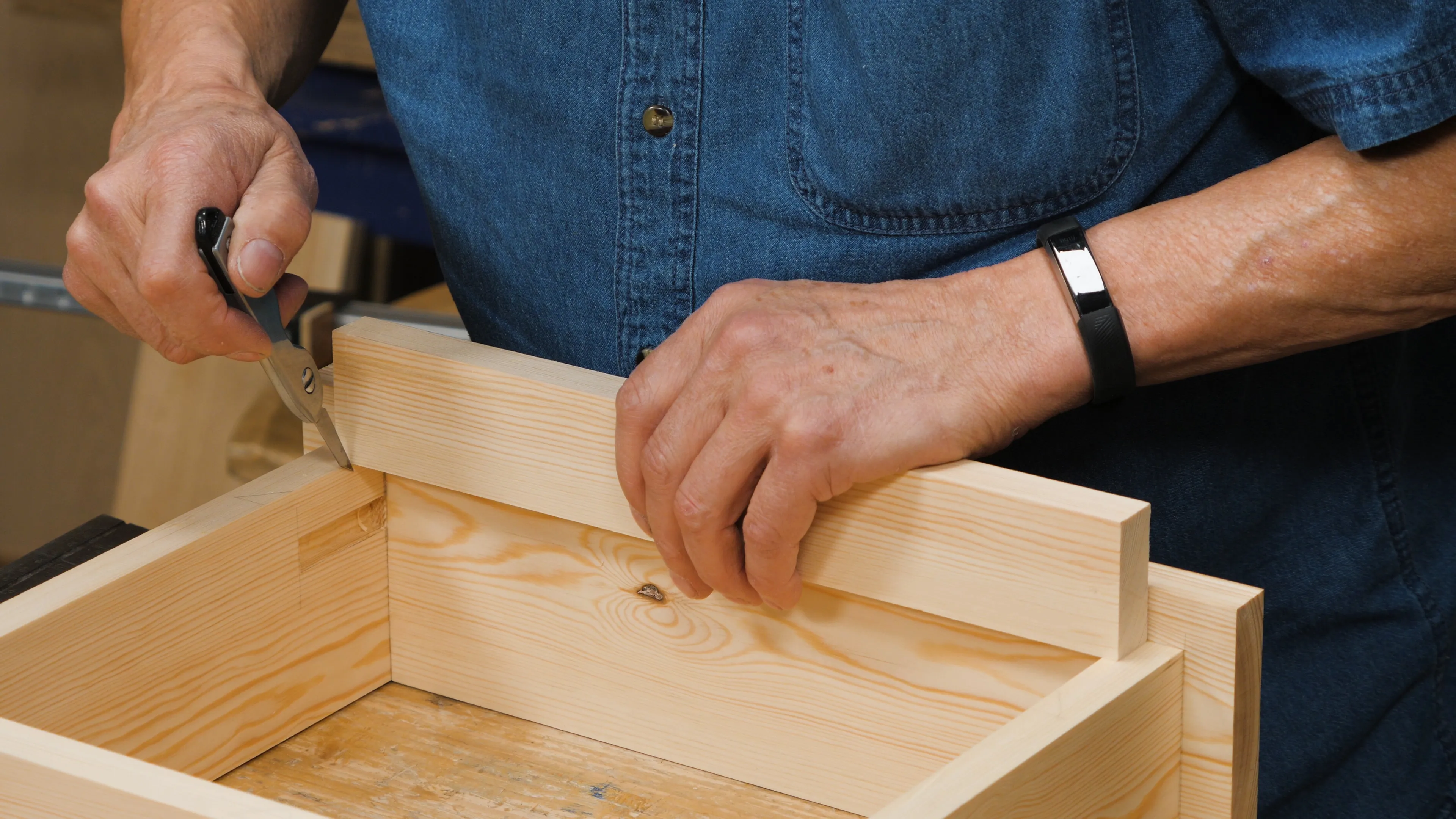 Align your shoulder line with the inside face of your side piece