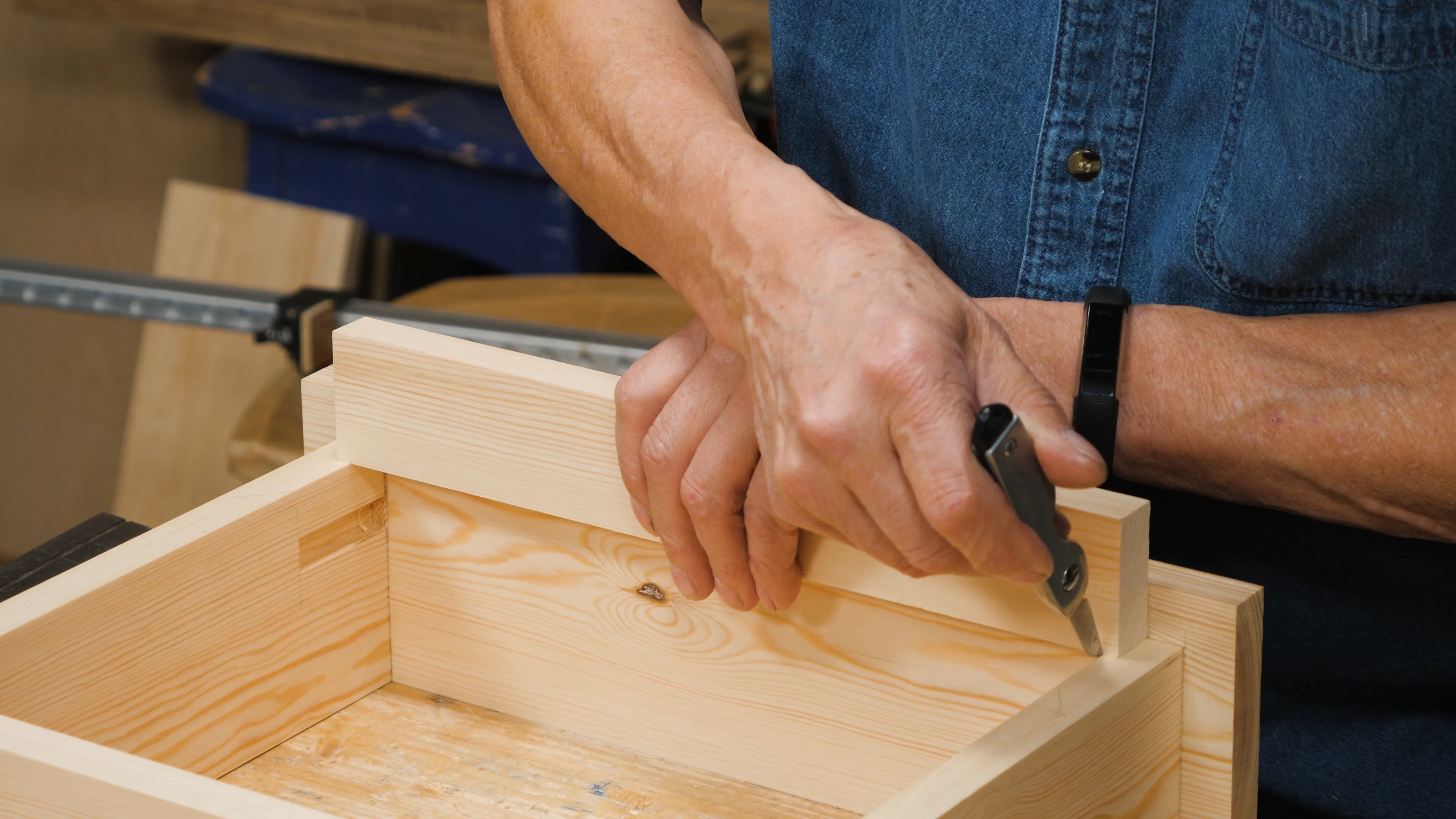 Make a very small knife nick on the opposite end tight against the other side piece