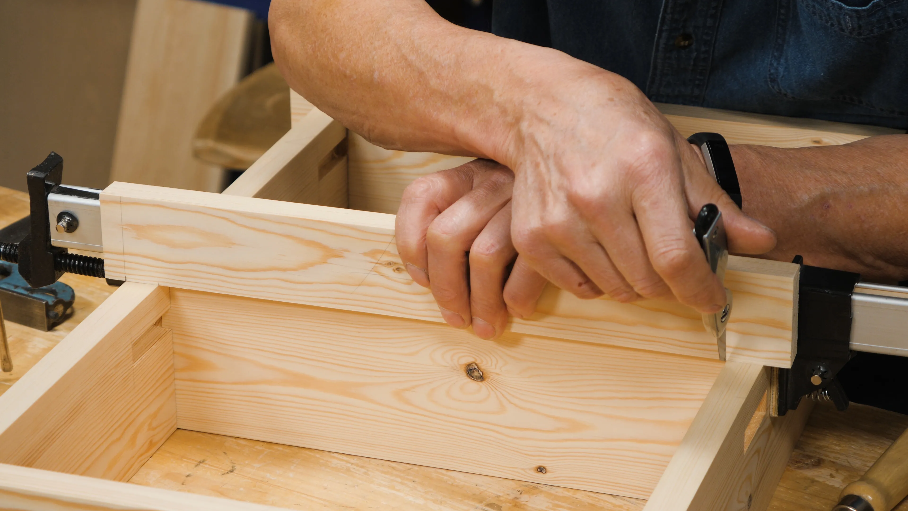 Mark the opposite shoulder without letting the rail slip