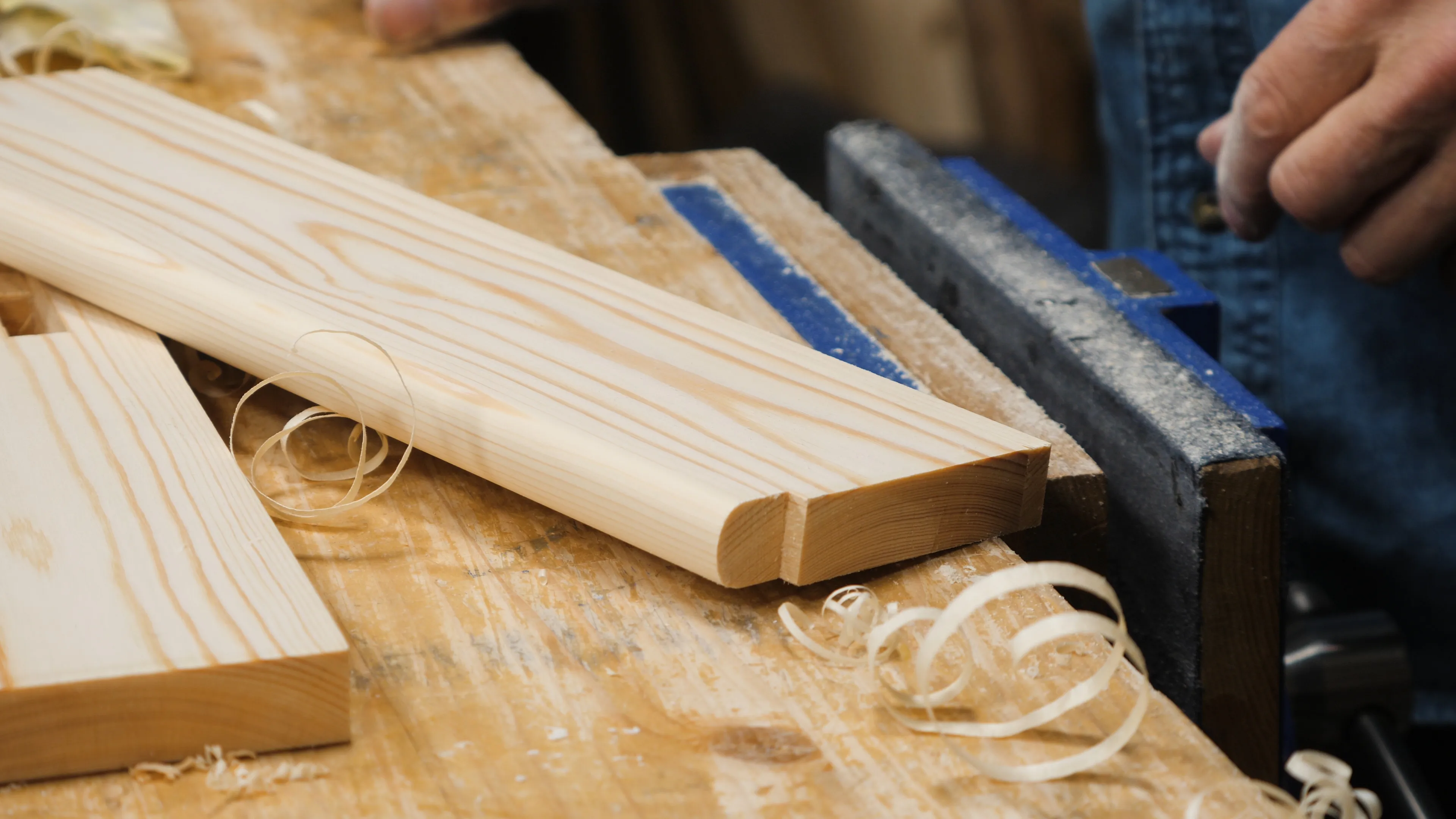 The middle shelf piece with a rounded front edge