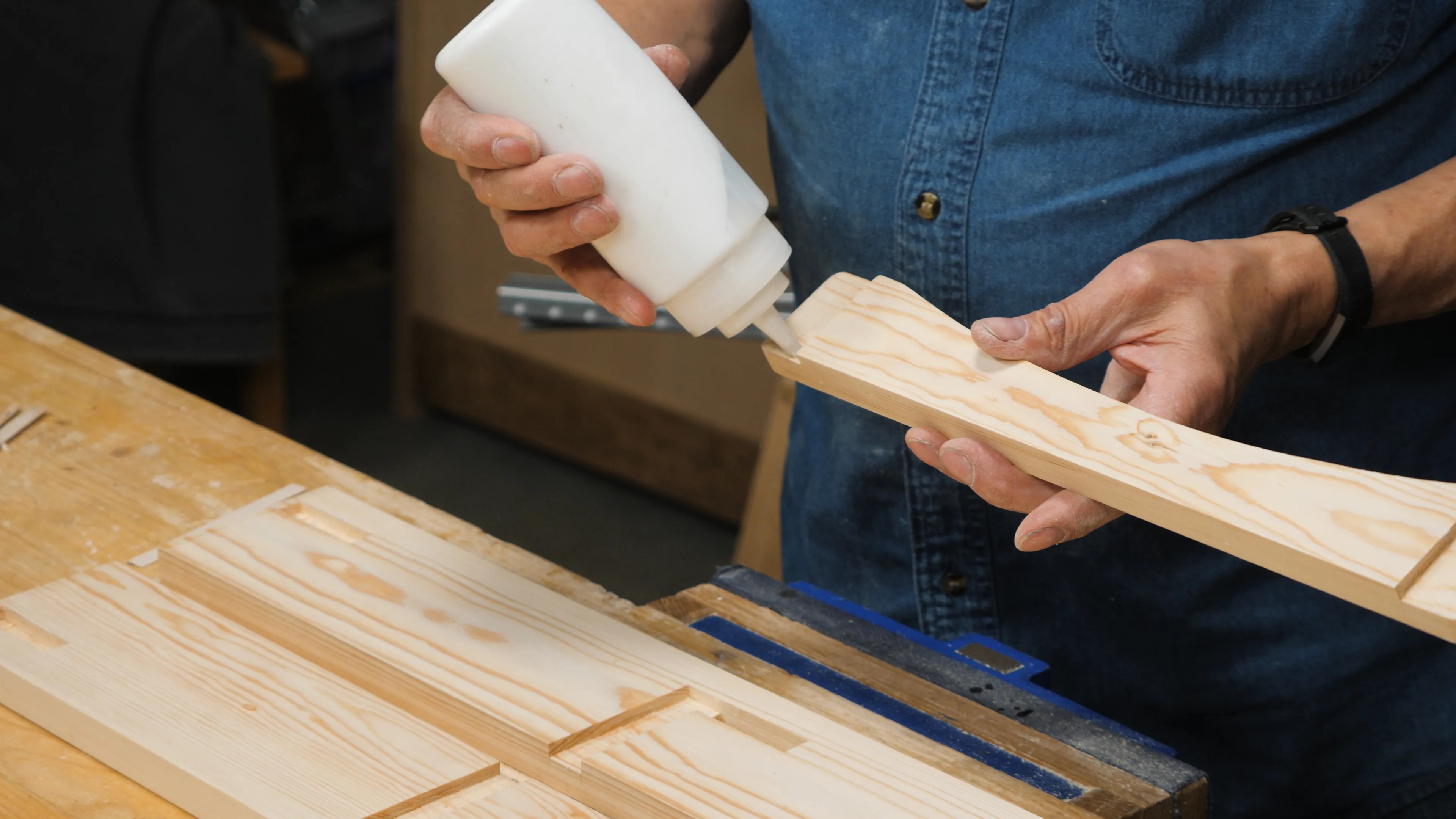 Start with one end of the bottom cross rail