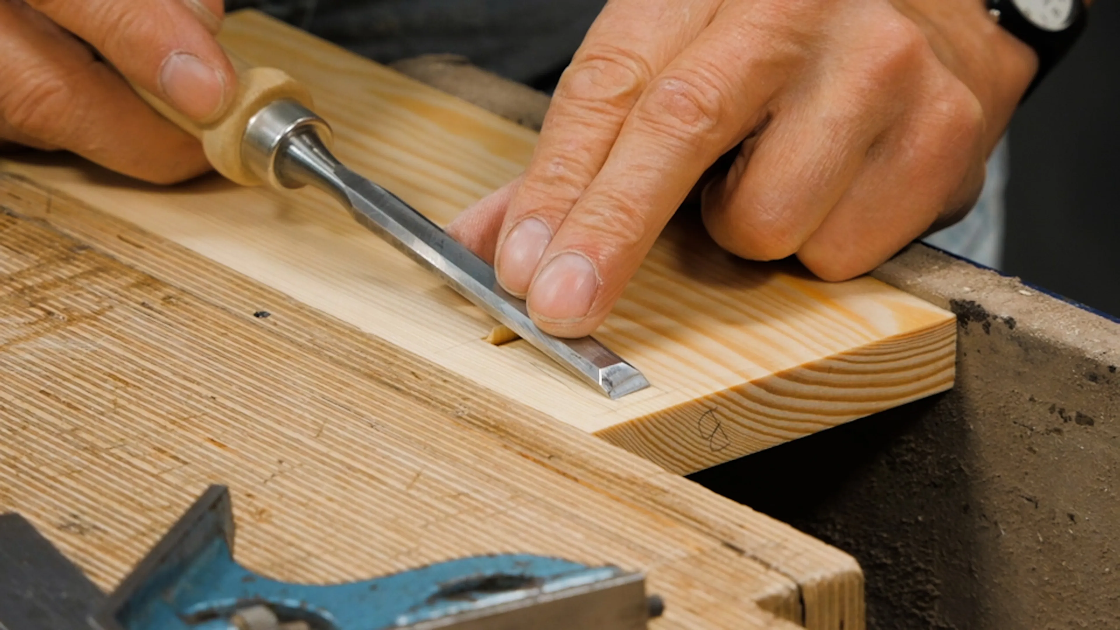 How to Make a Wall Shelf: Episode 2