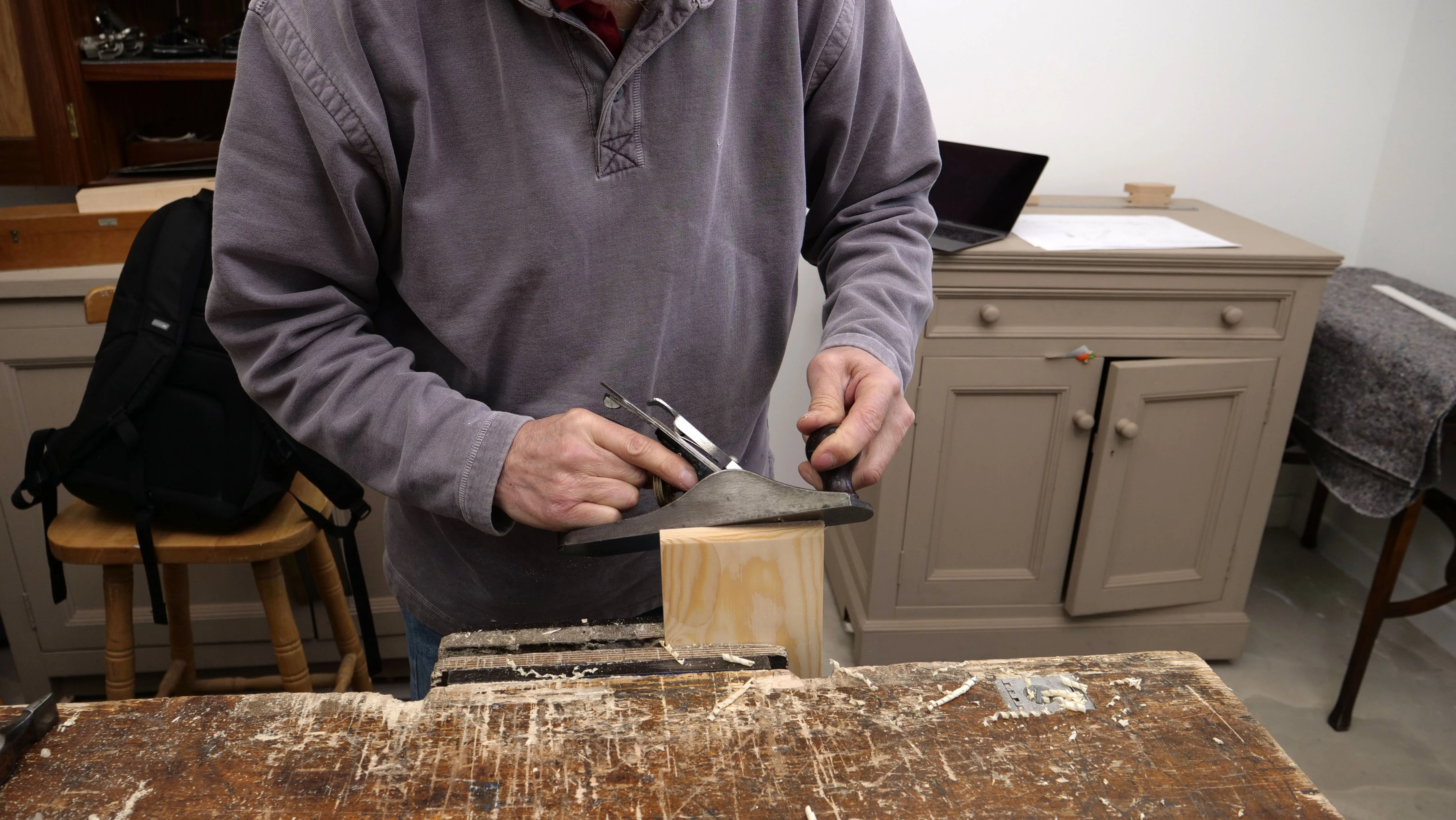 The plane can be used at different angles to create a curved edge