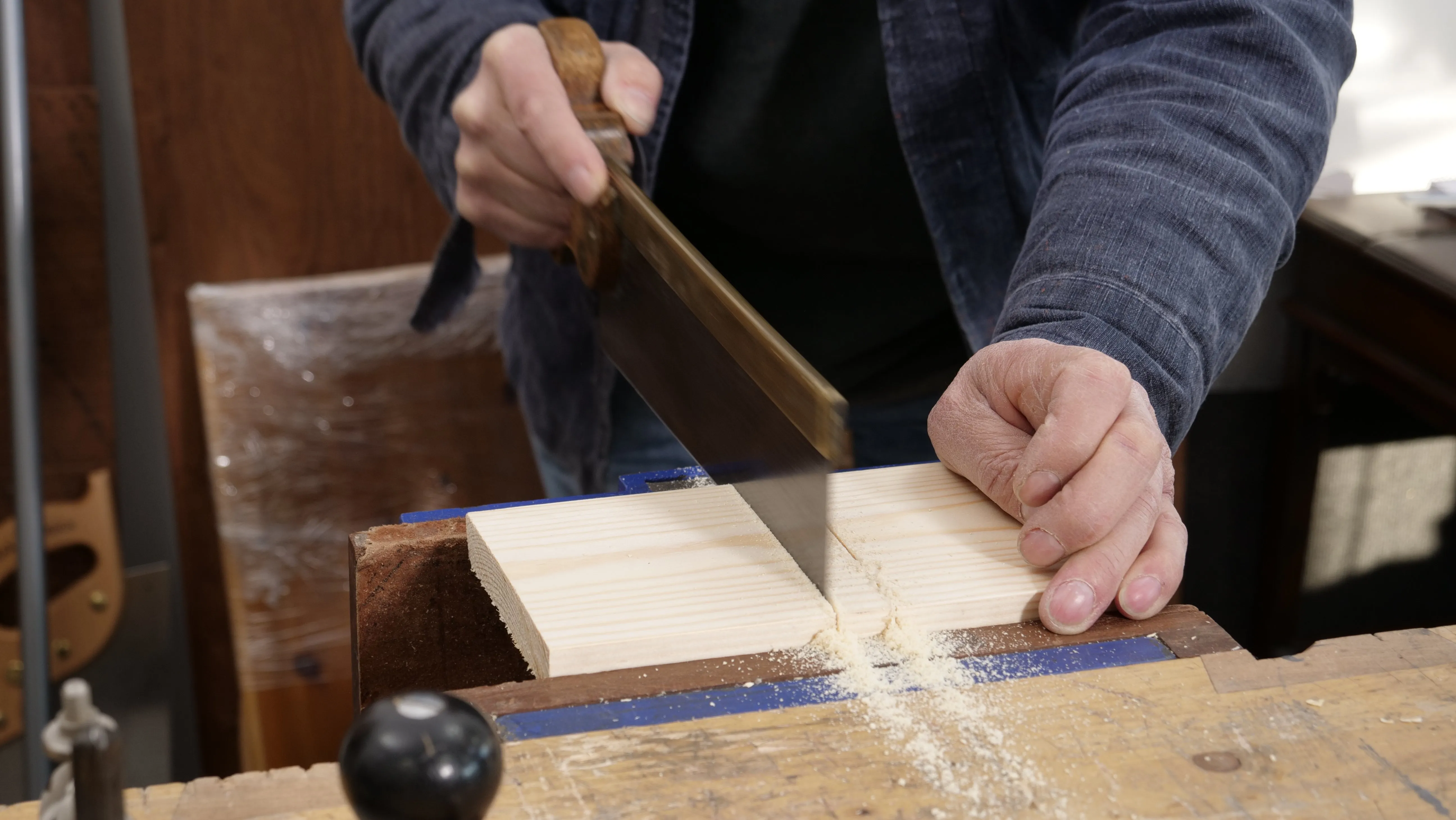 Saw down the sides to stop the wood splitting when pare cutting with the chisel