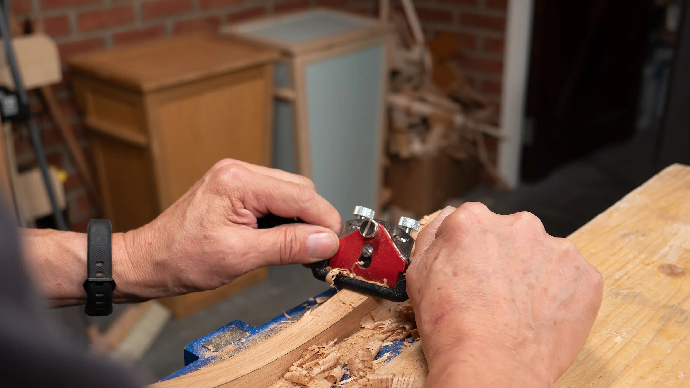 You can also use the spokeshave on the pull stroke