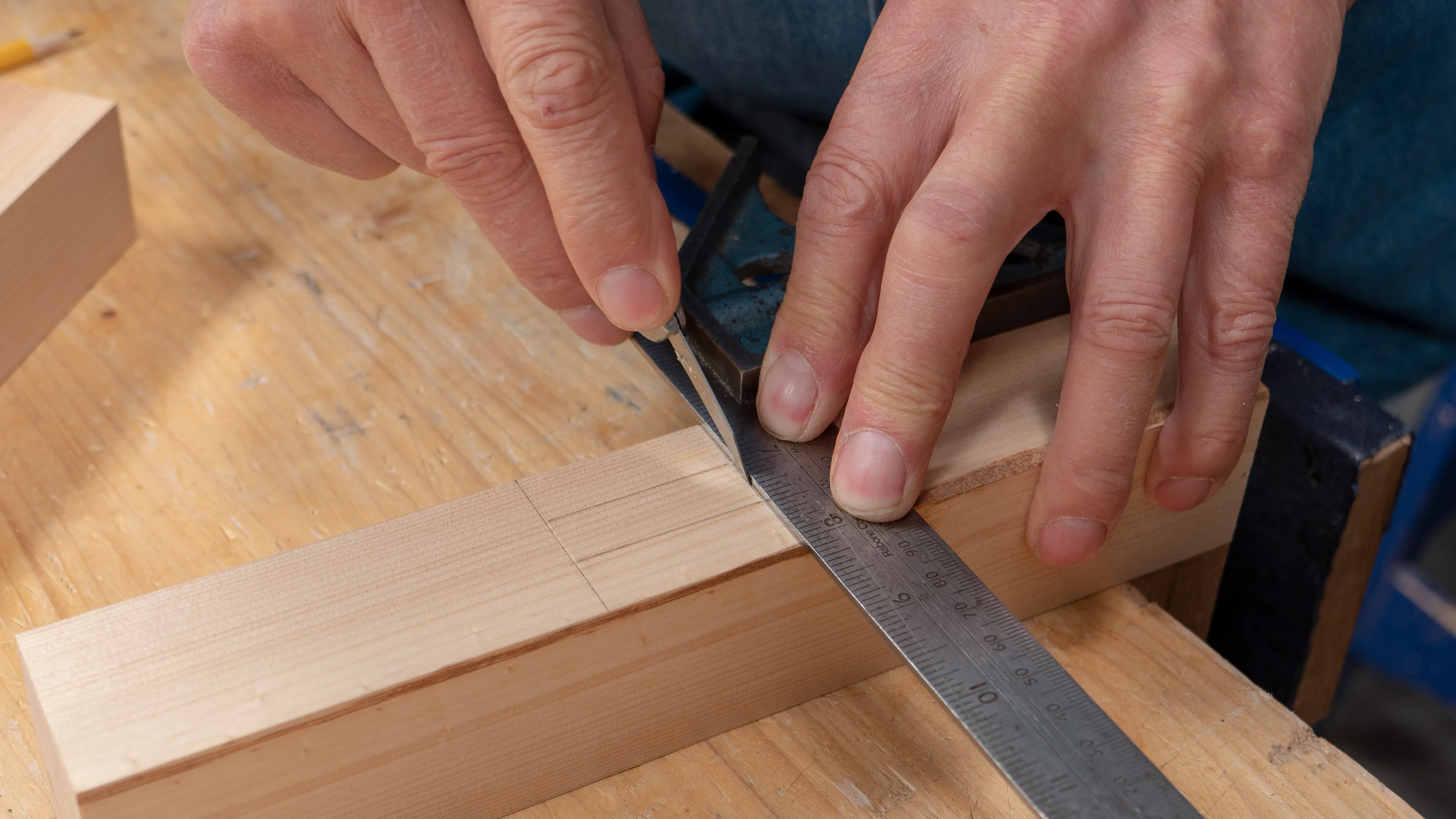 Turn your mortise piece around, find the knife nick and create your knifewall