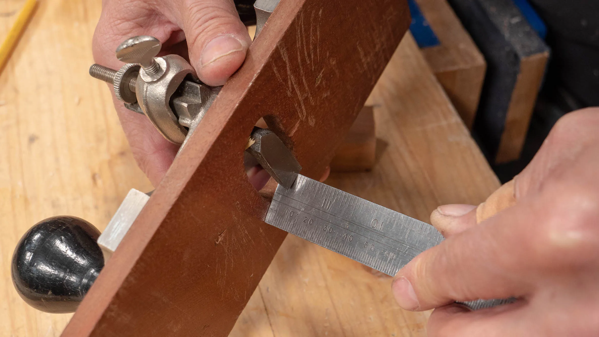Set the router plane blade to ¼” (5mm)
