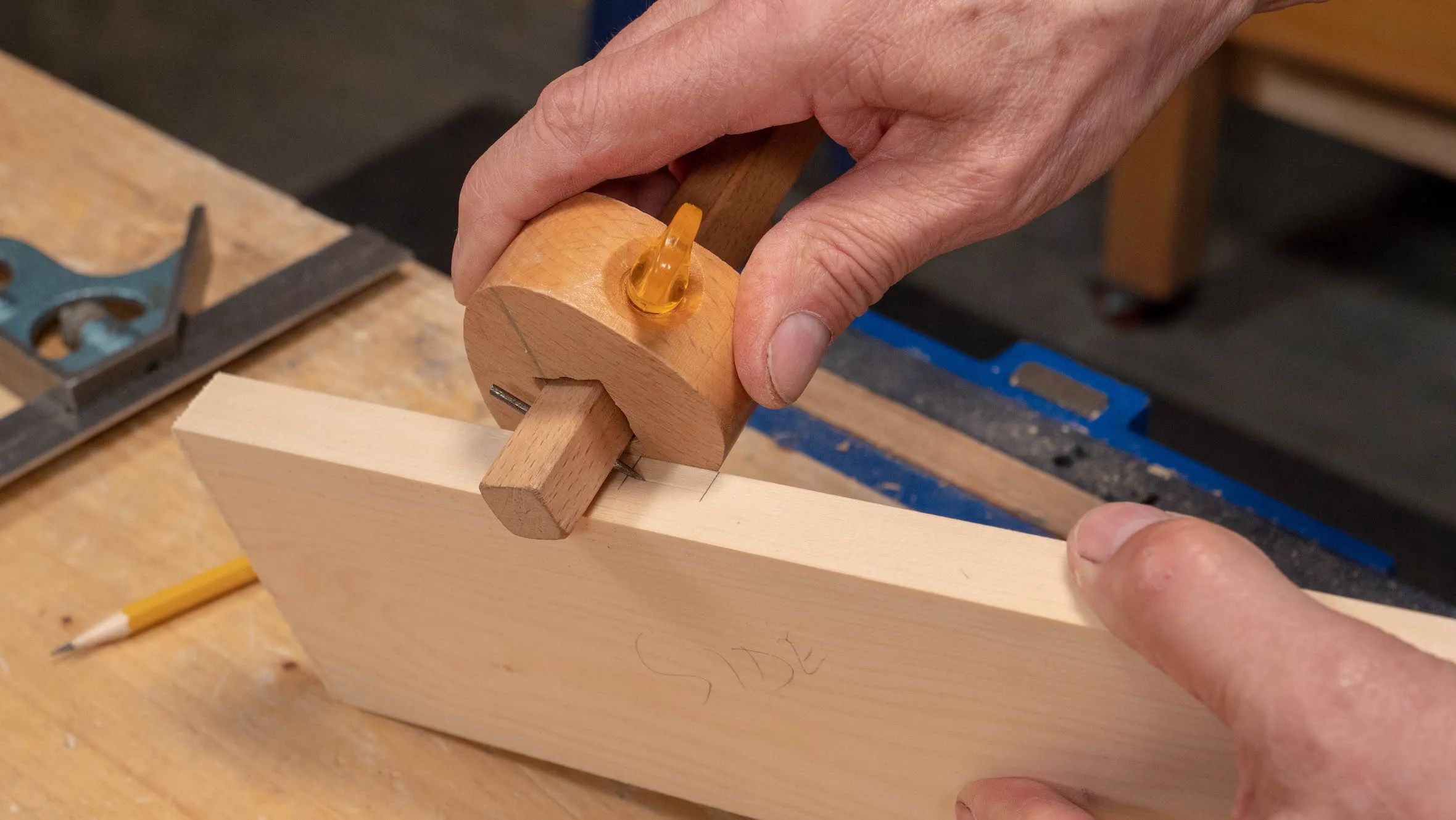 Run a gauge line between the two pencil lines on both edges