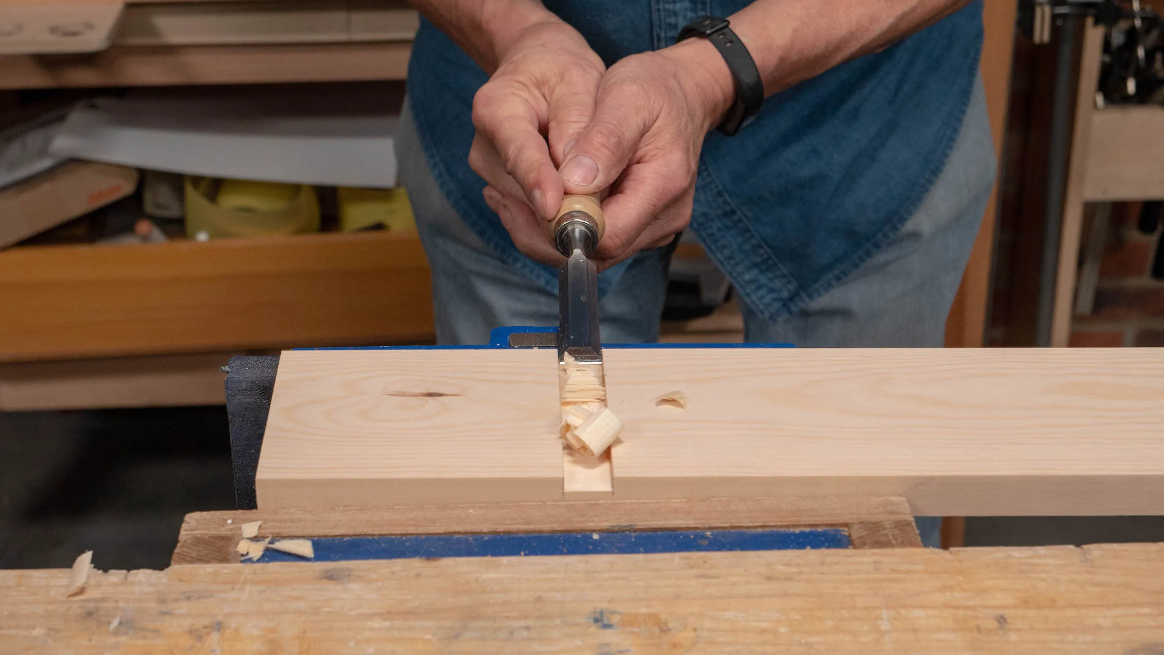 Switch between both hand grips