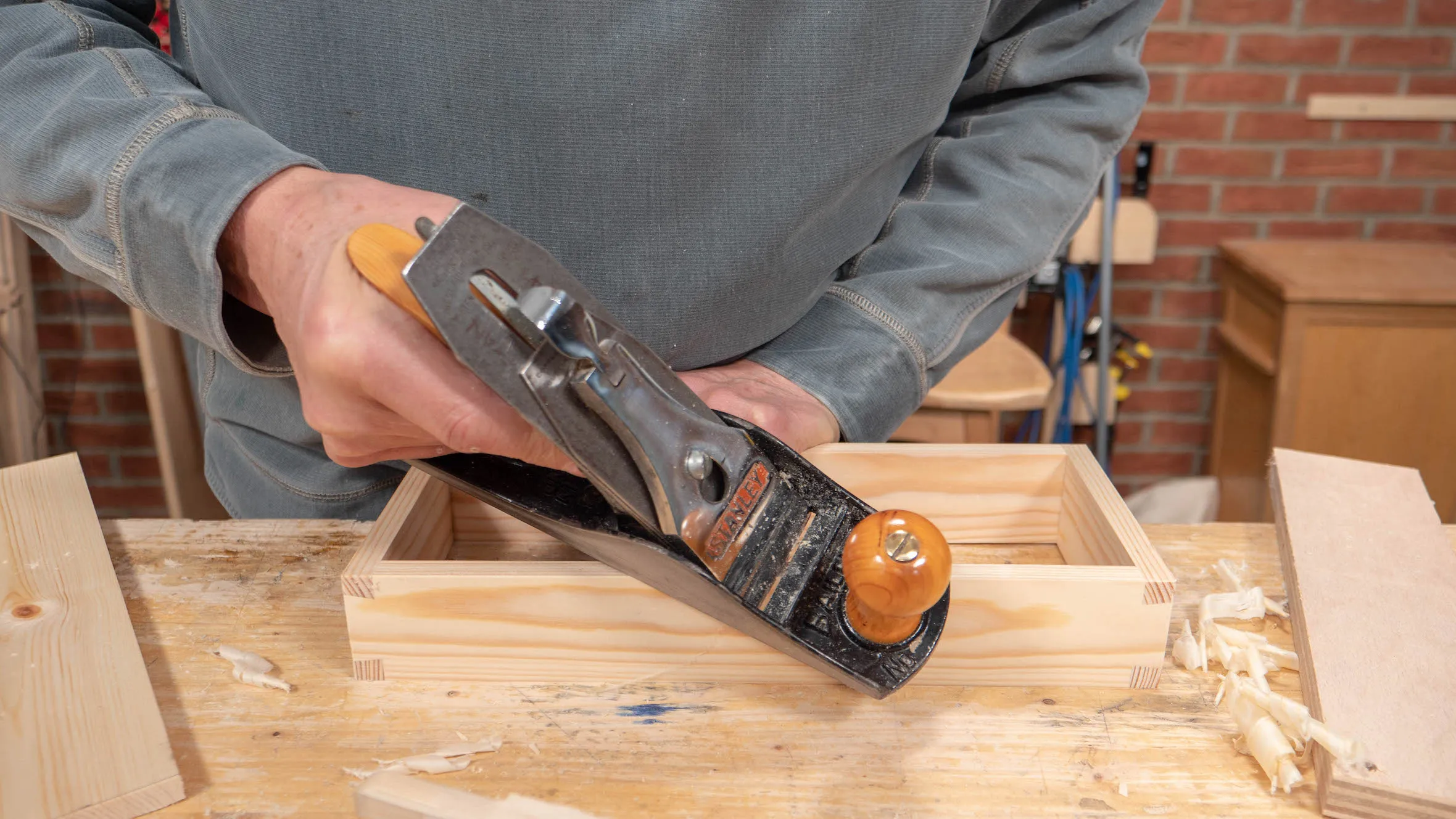 When taking the arris, make sure your plane is skewed towards the outside