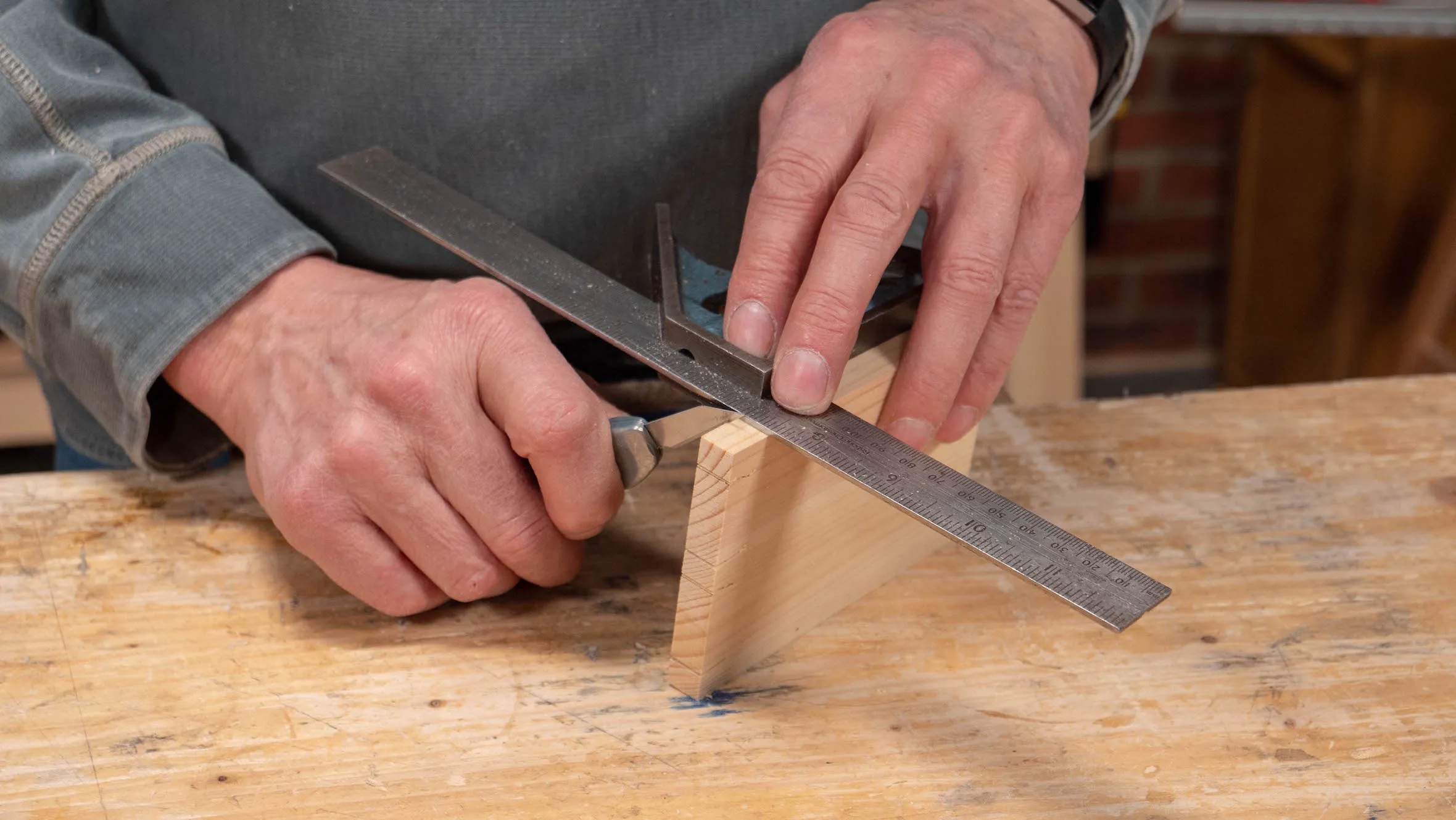 Transfer the knifewall to the other side using the knife in the corner to register your square