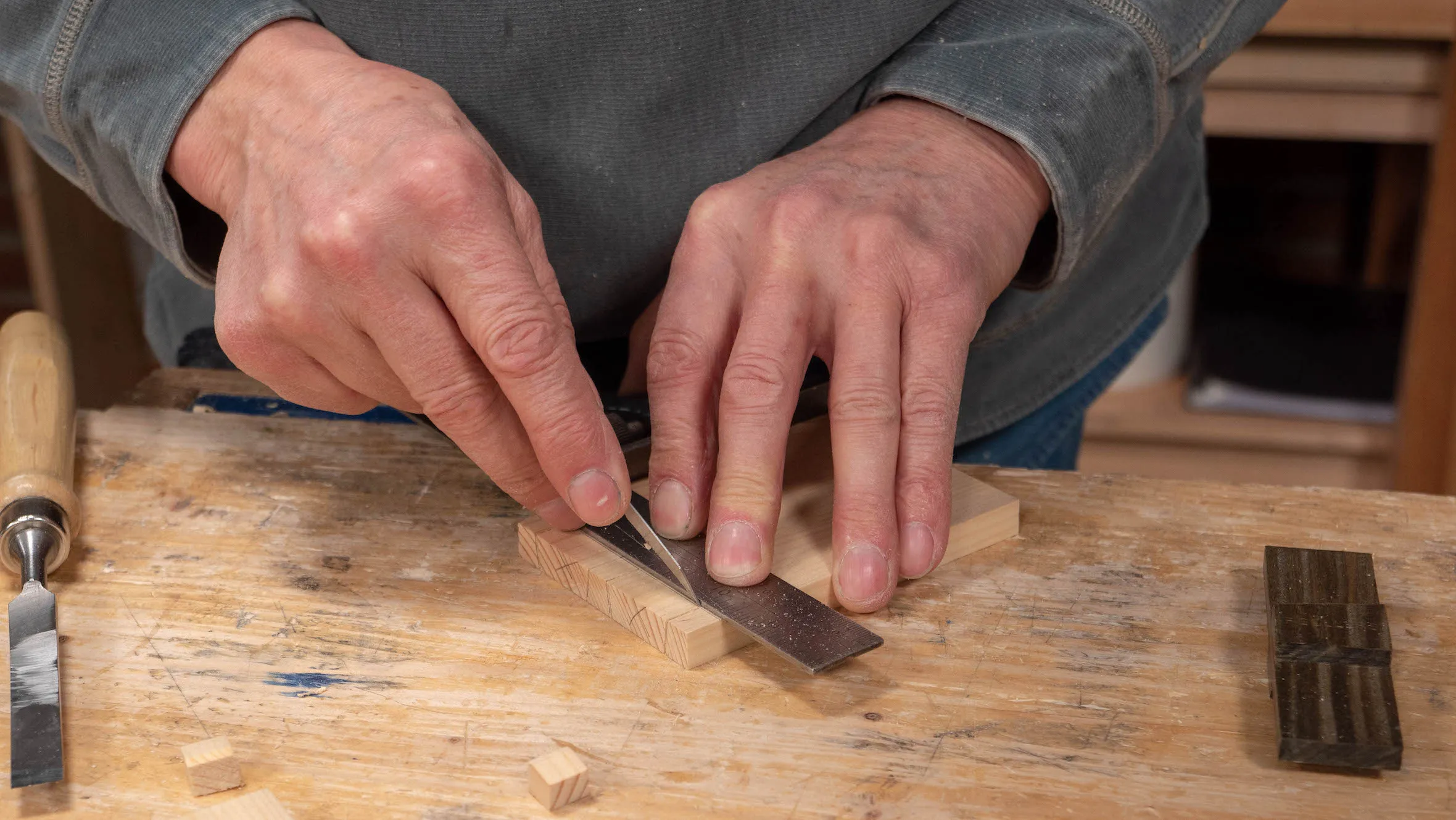 Make a light knifewall on the two tail recesses
