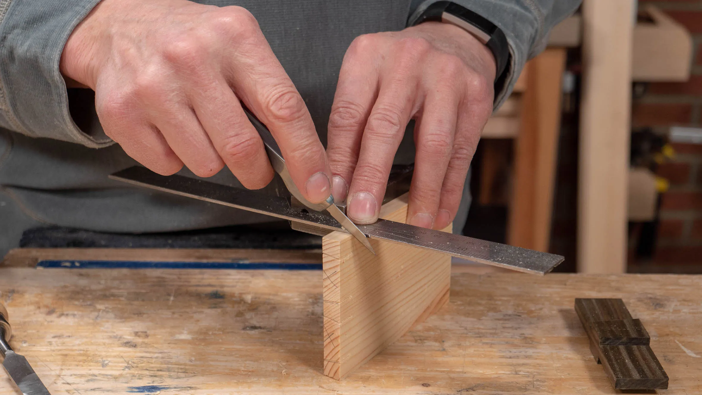 Make another knife nick on the opposite corner