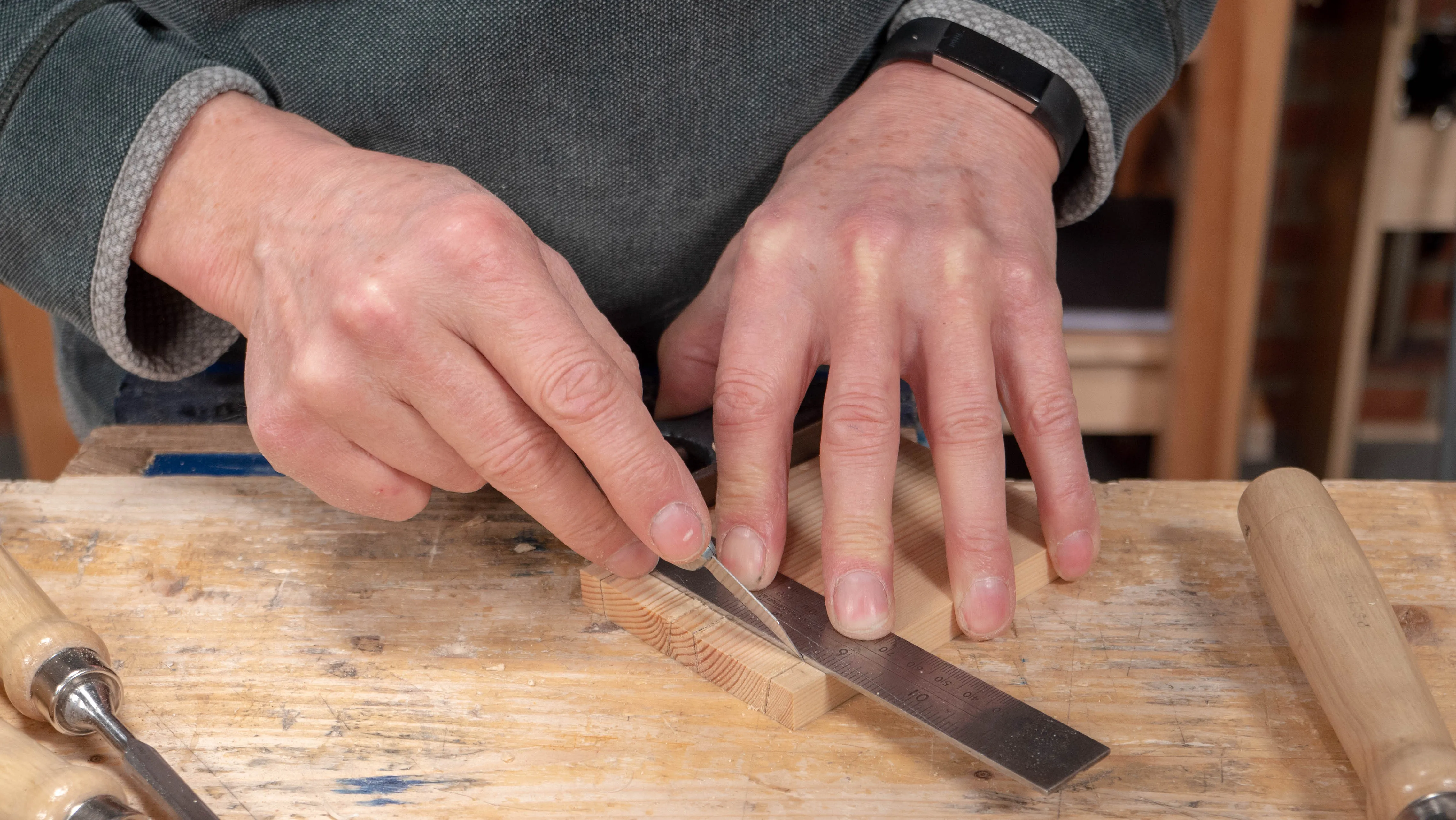 Create a knifewall between the pins and transfer to the inside face