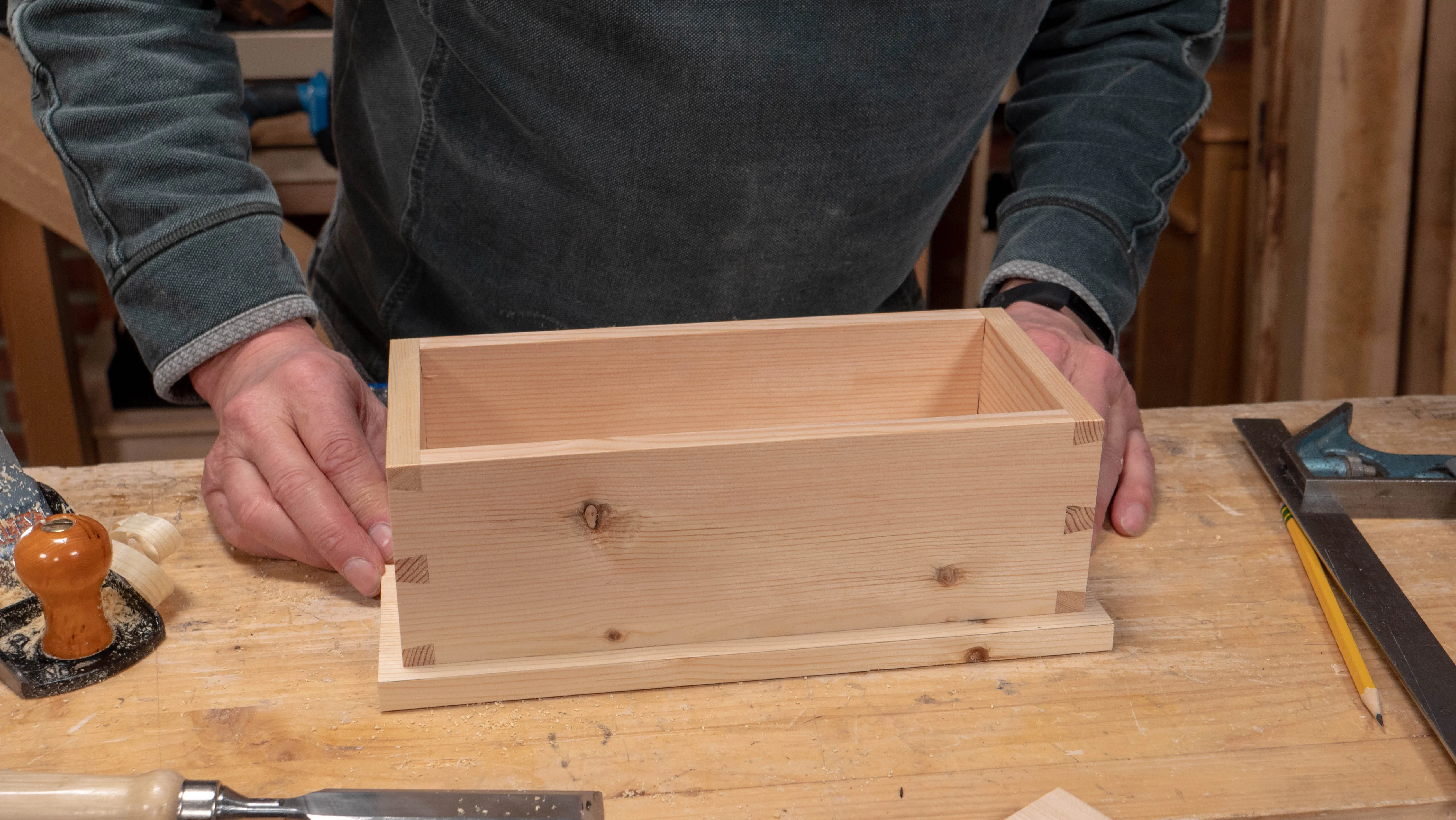 Centre your box for a uniform overhang