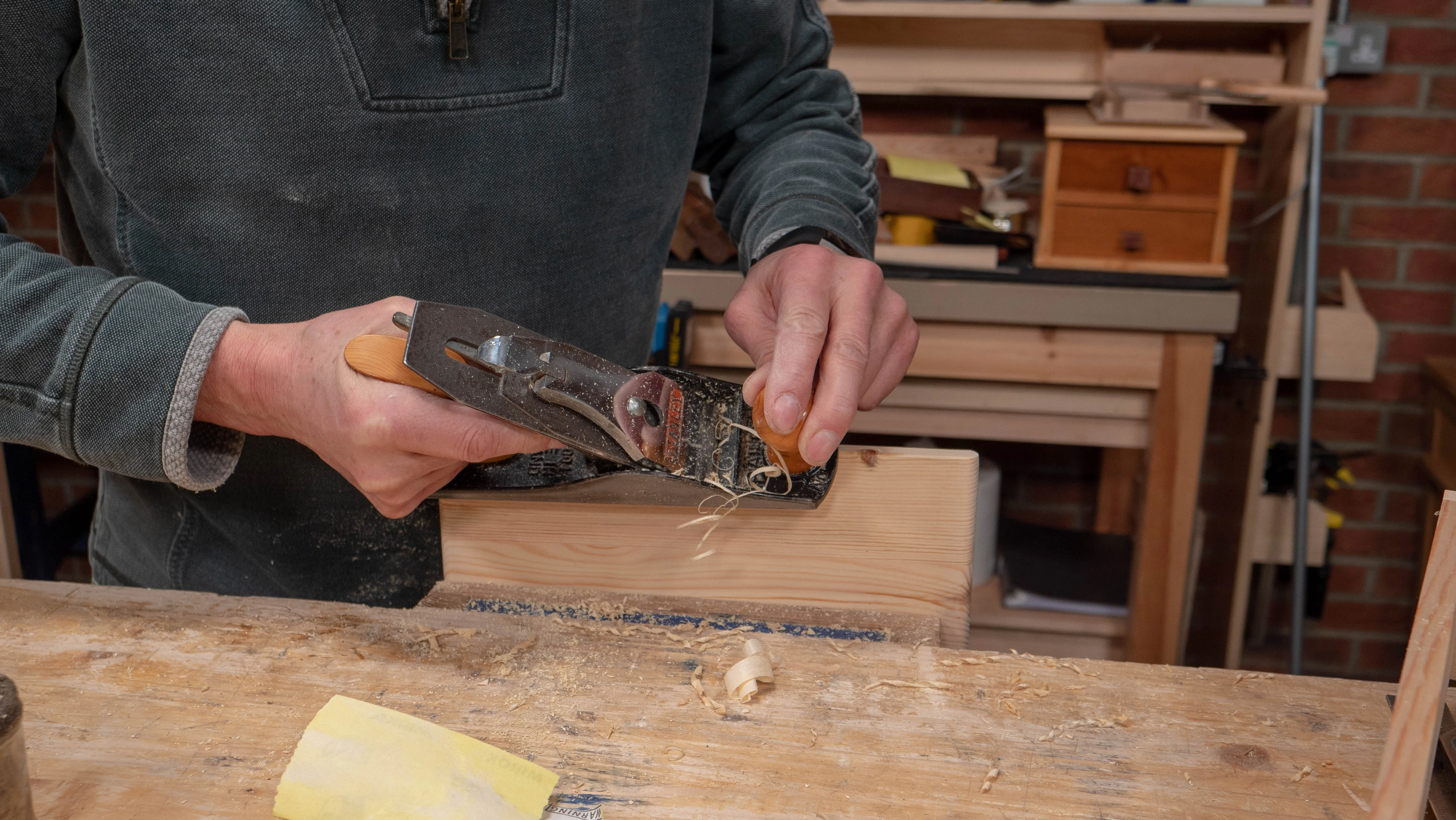 There is no need to skew your plane on the long edges