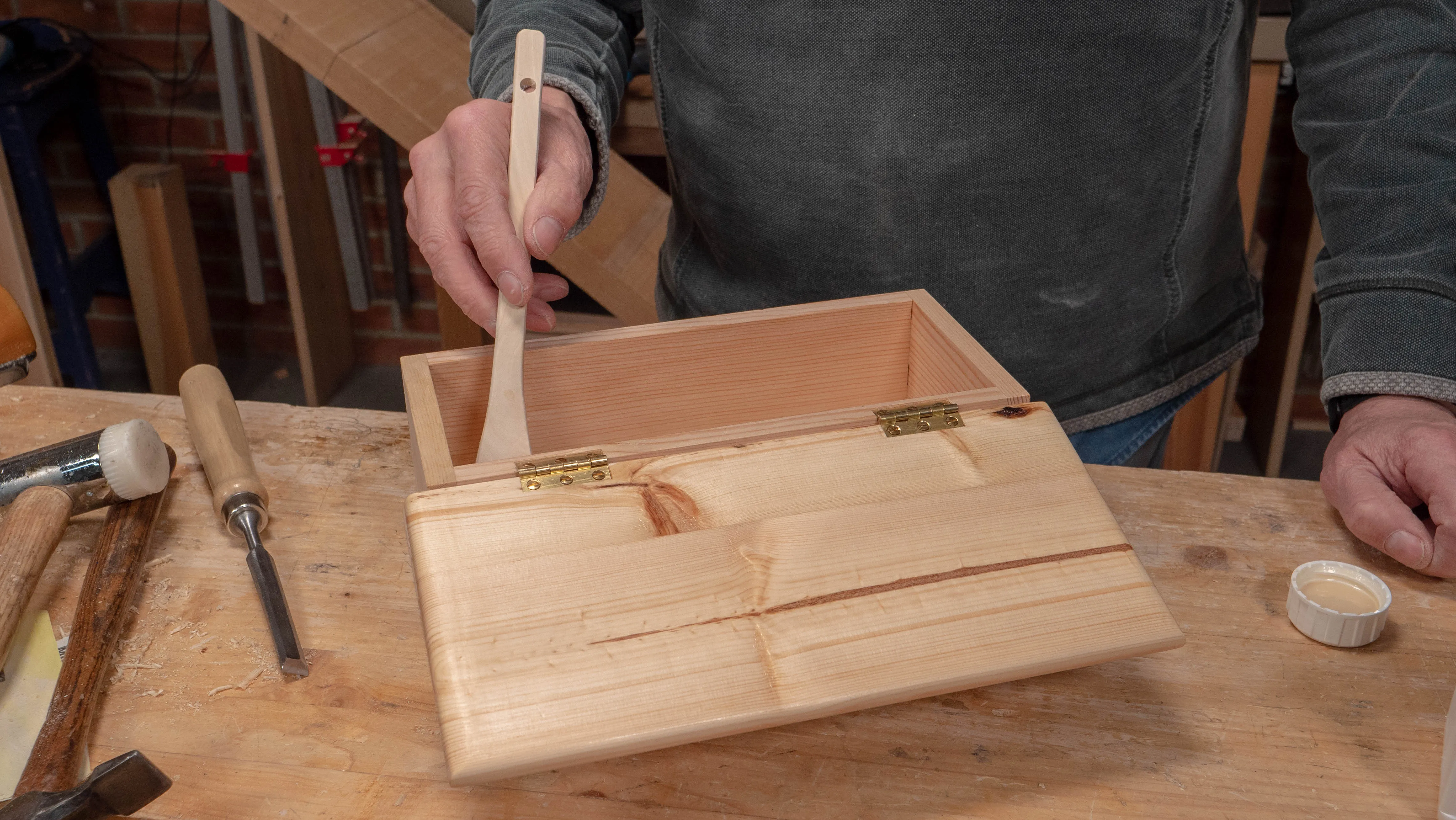 Work diligently around the whole of the box