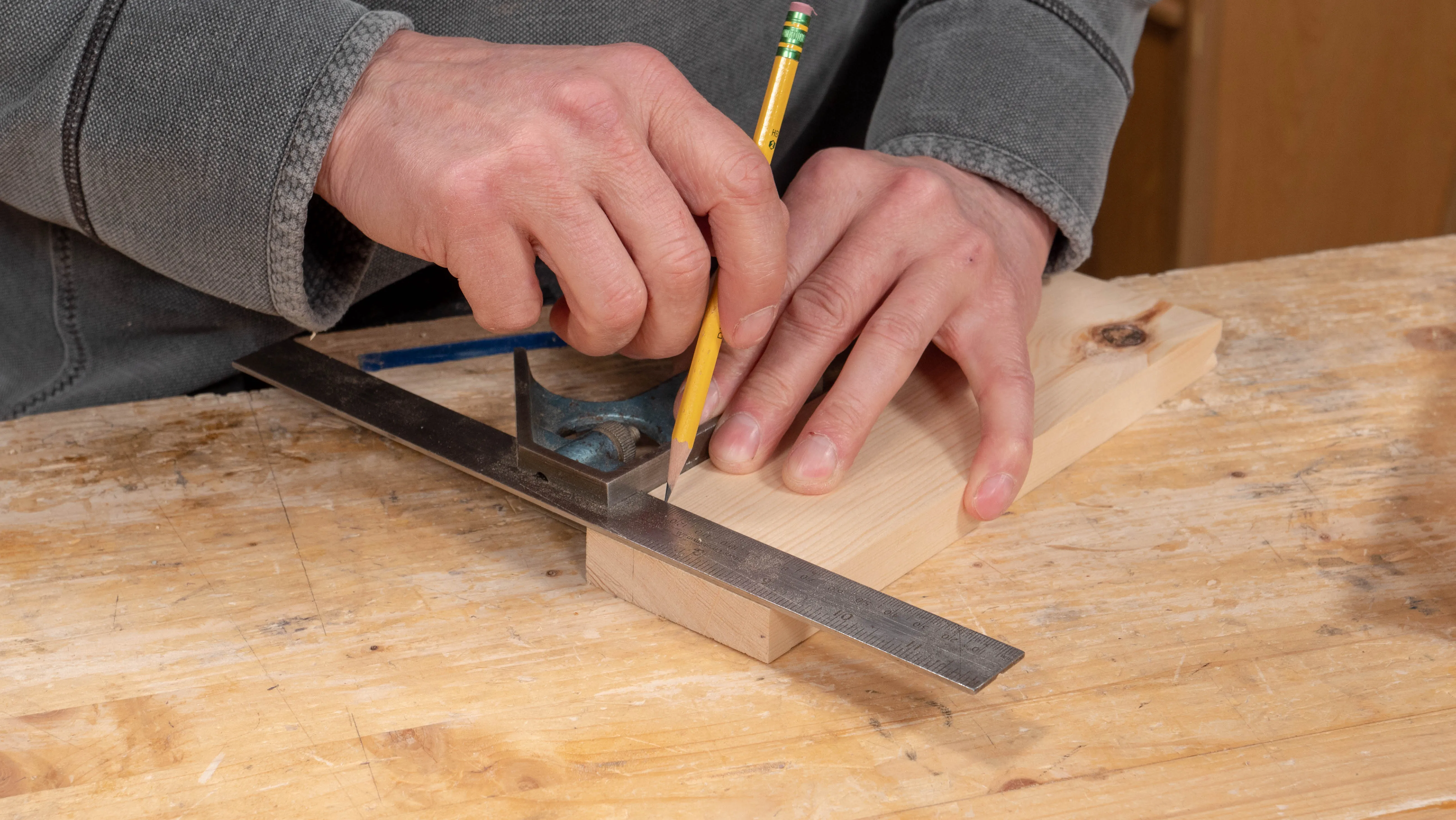 The beam on a standard square is 1" (25mm)