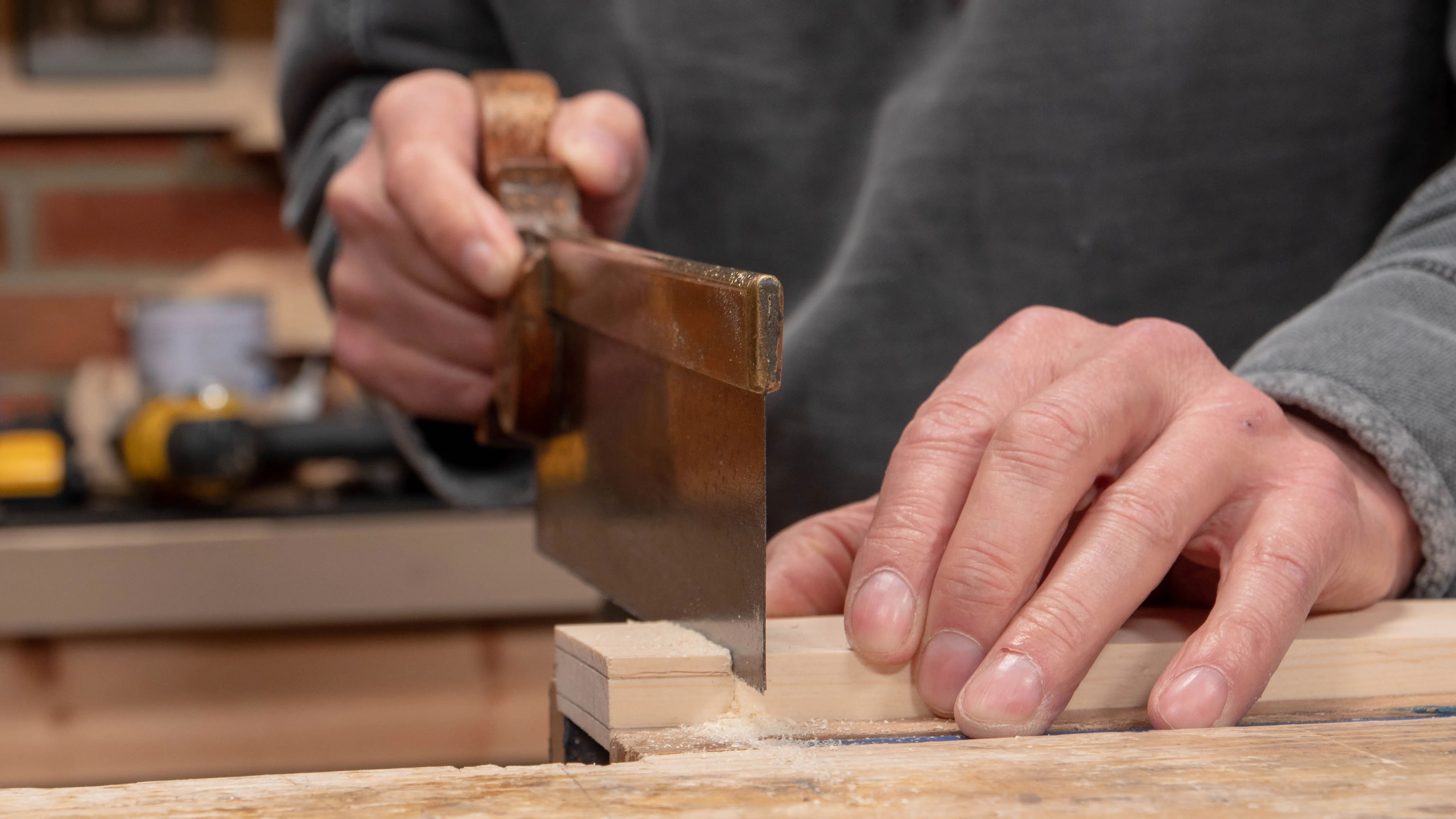 When sawing the shoulders, cut marginally away so that you do not cut beyond the knifewalls