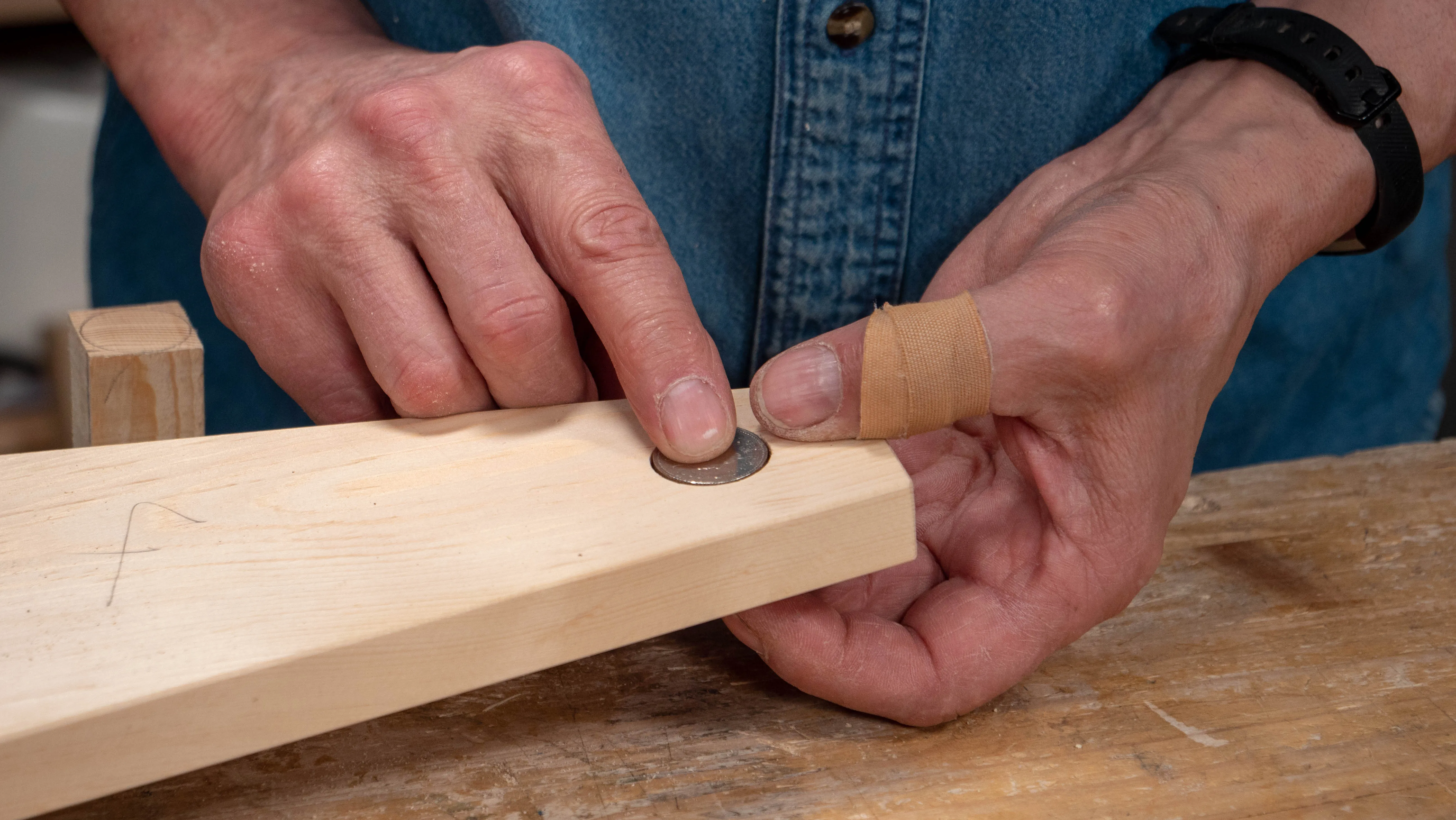 The coin (or washer) must be smaller than the diameter of the recess