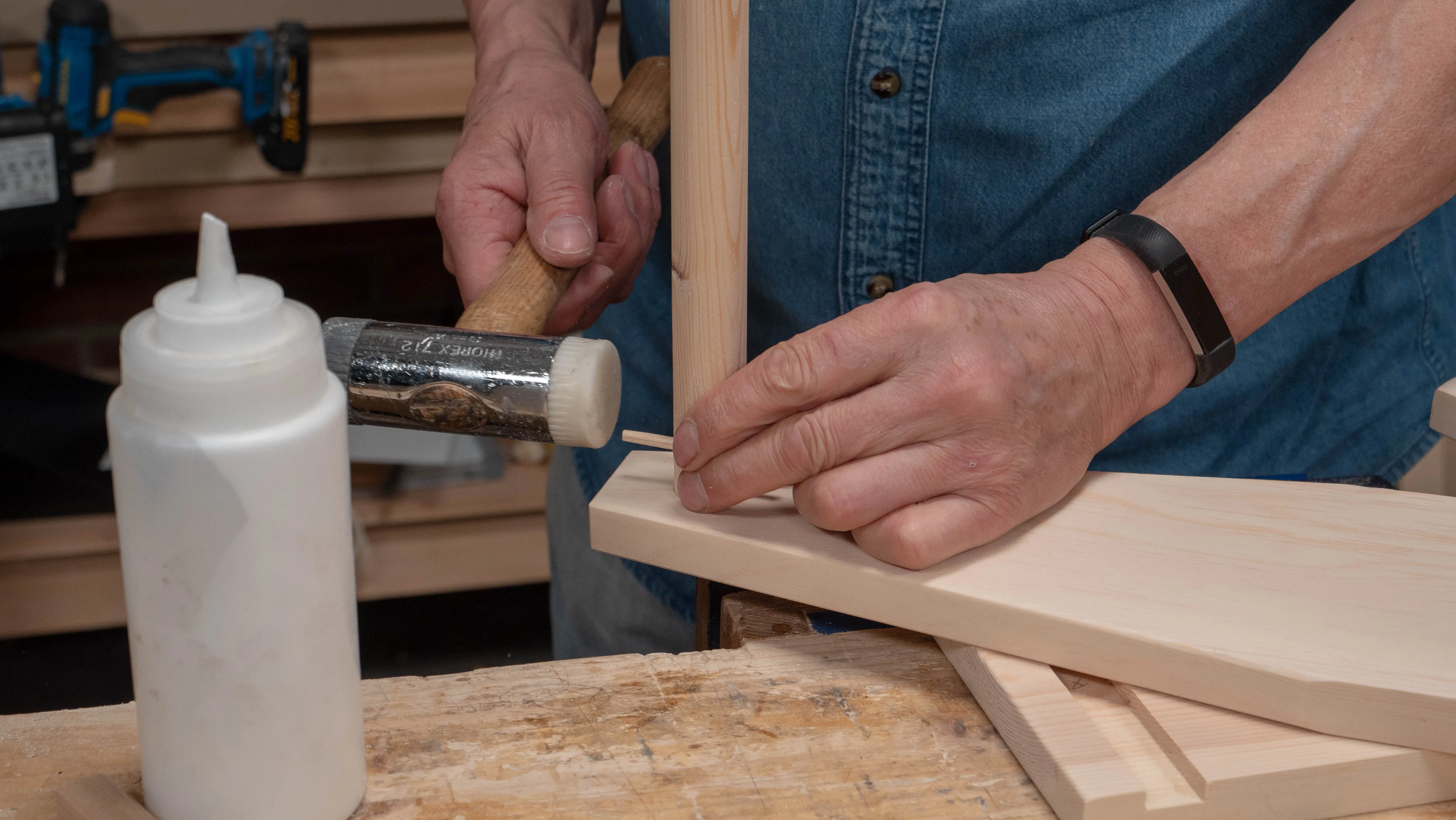 Insert the pegs in the holes in the handle