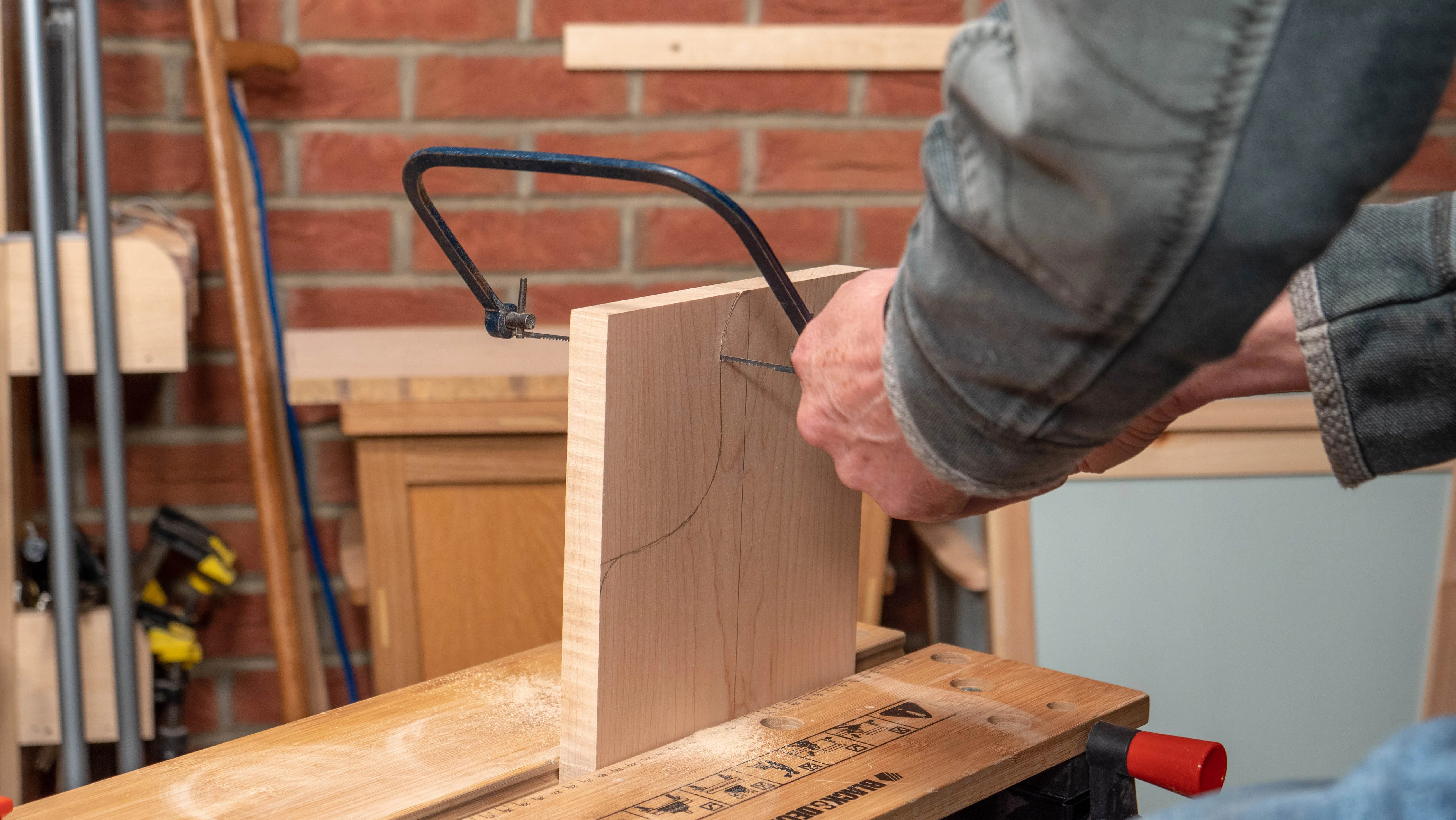 Cut the profile of the handle using a coping saw, starting from the end and staying on the outside of the line