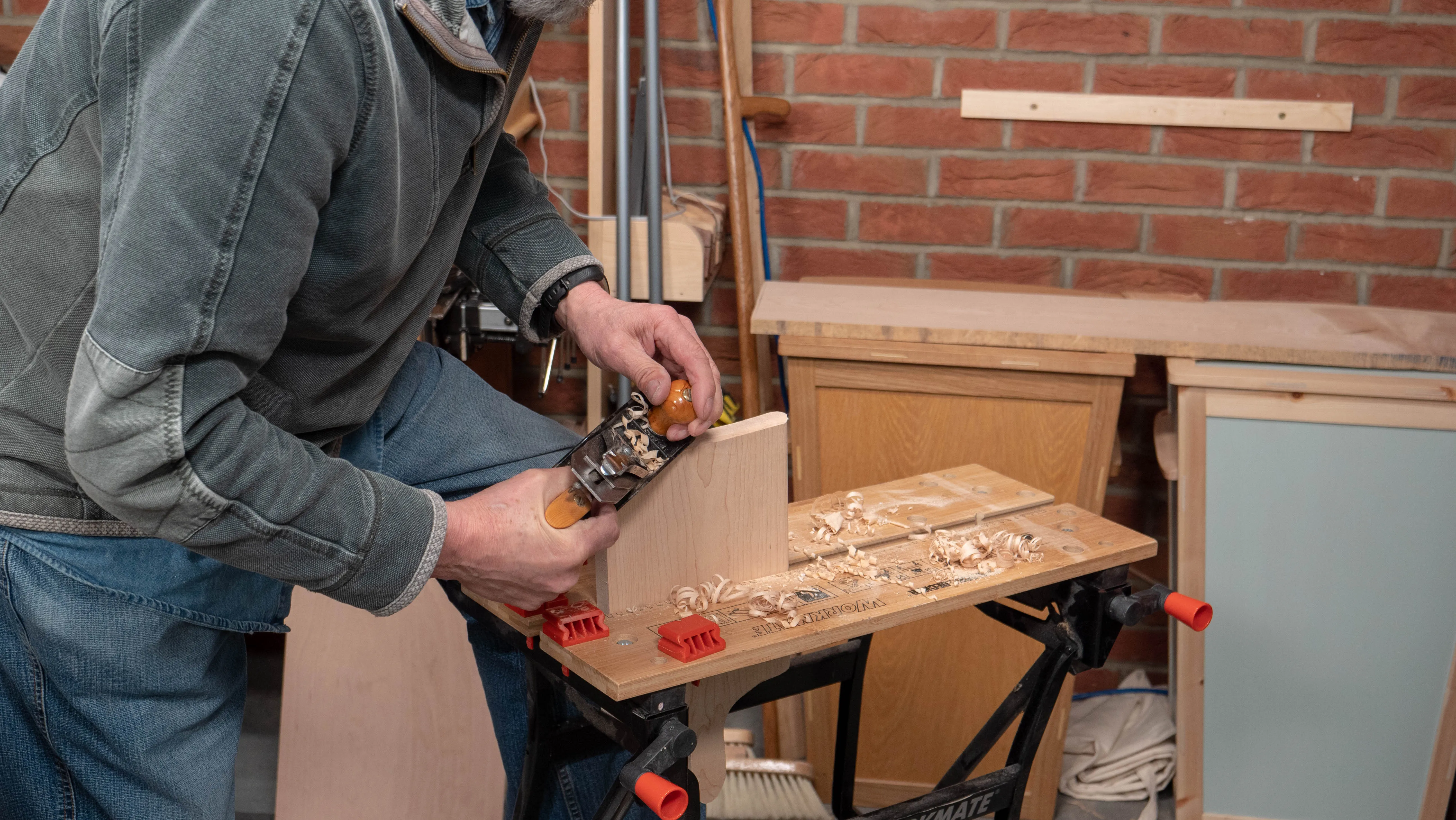 Skew the plane sideways for a cleaner slicing action when rounding over end grain