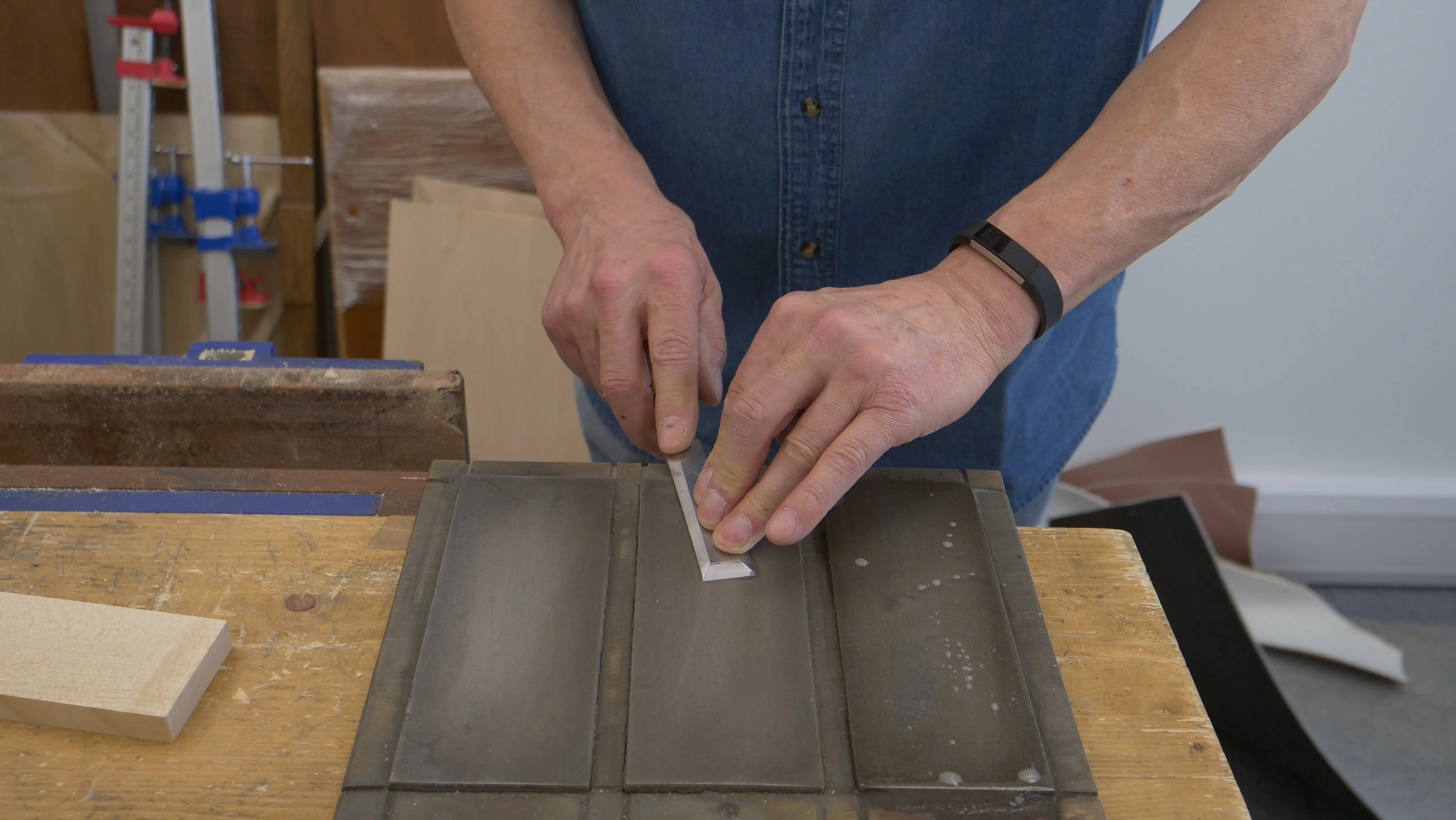 Initialising on the middle diamond stone (fine) hand positioning