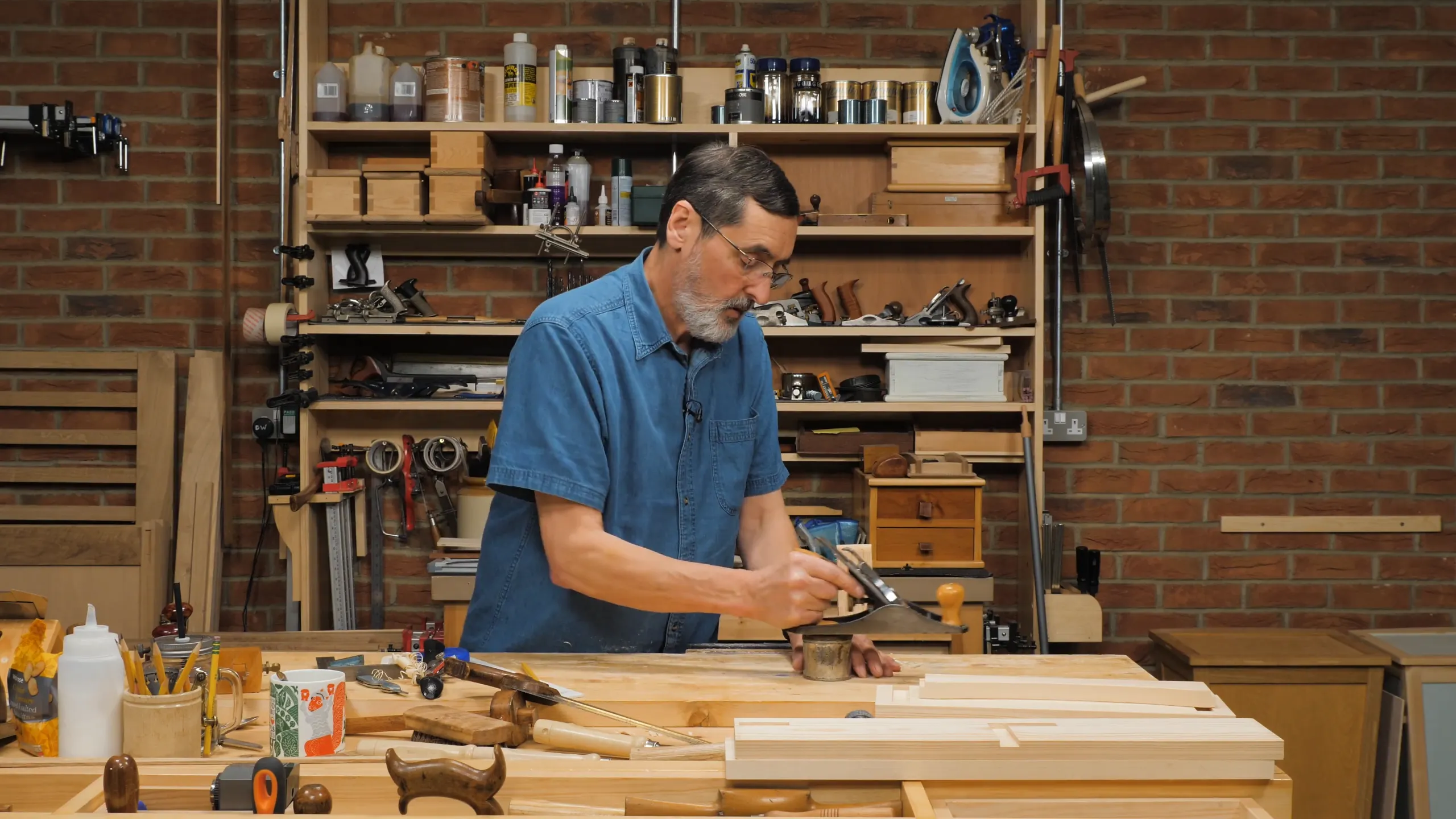 Oil the sole of your plane to reduce vibration