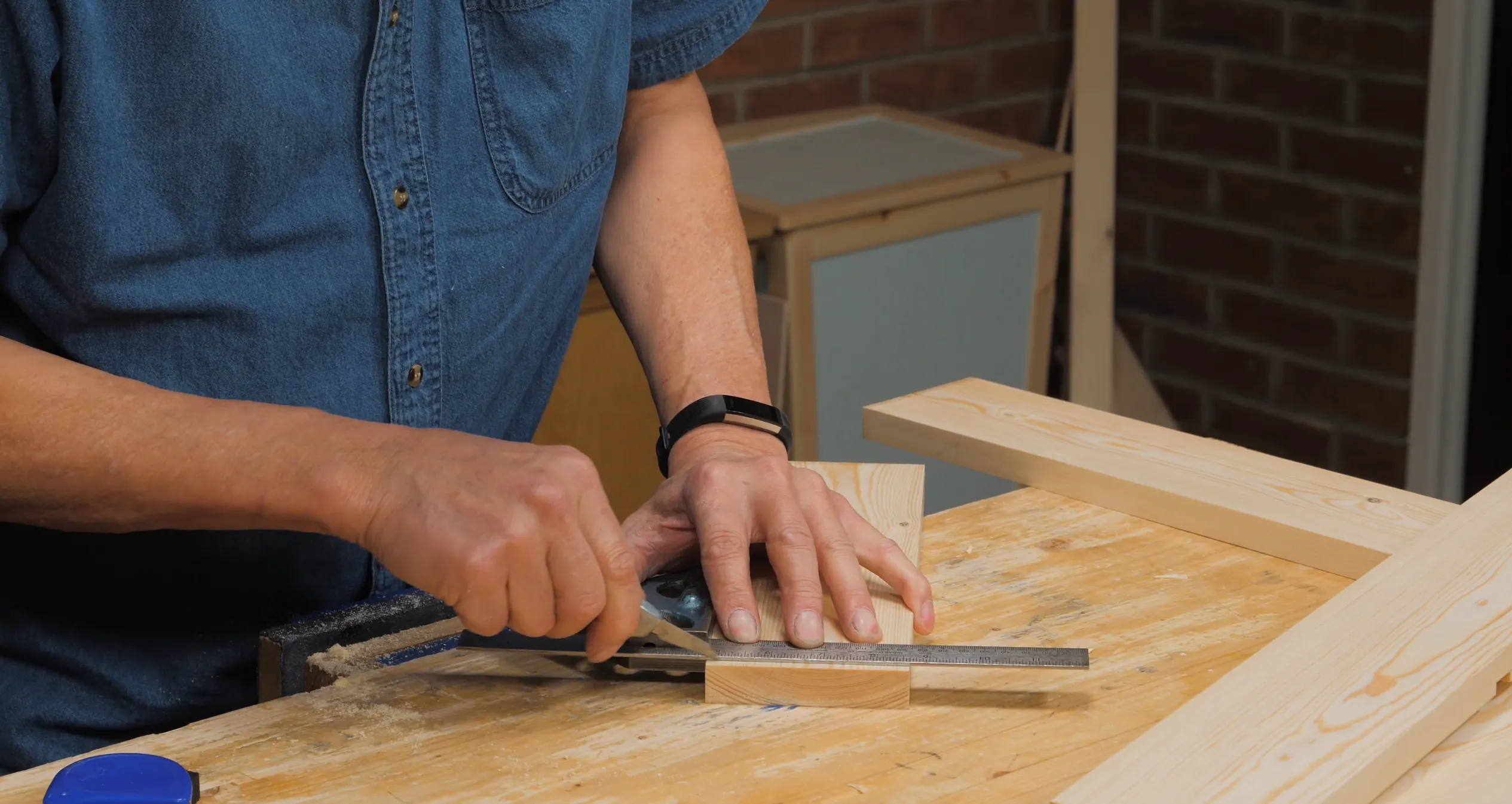 Extend the knifewalls onto the top and bottom faces